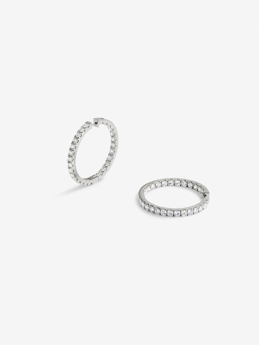 Pendientes de aro de oro blanco de 18K con 28 diamantes en talla brillante con un total de 1,05 cts