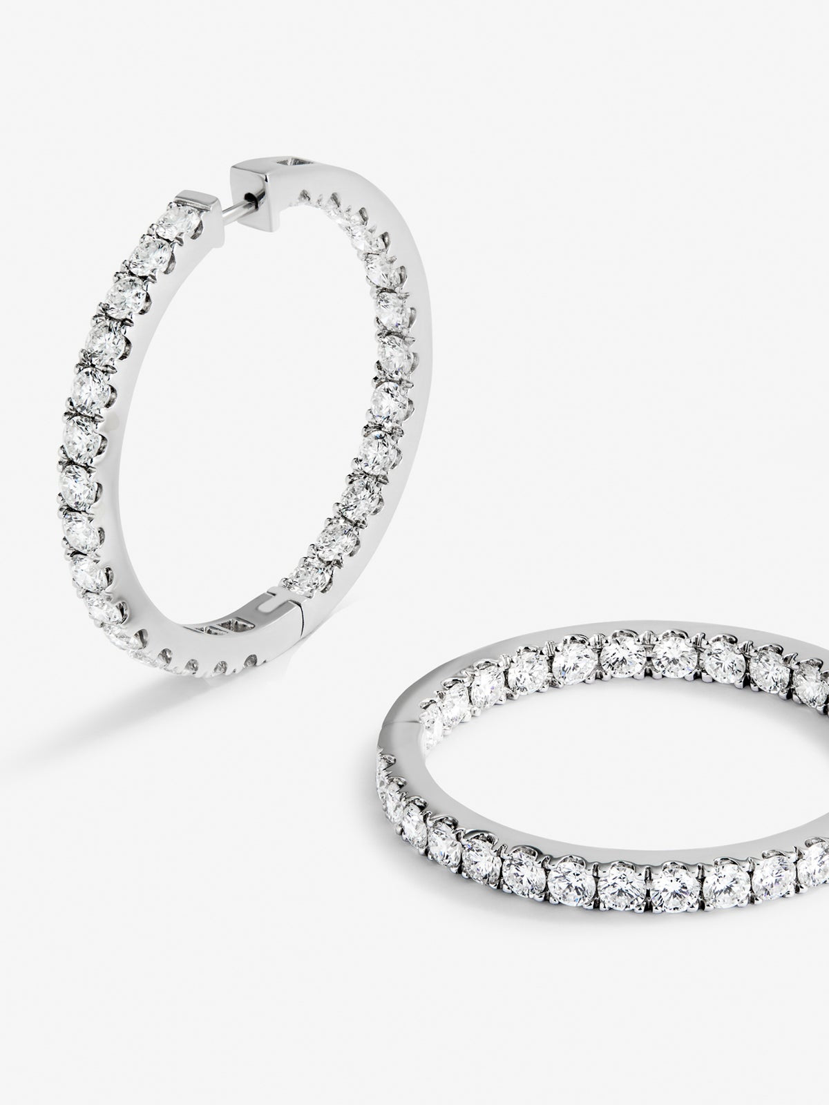 Pendientes aro de oro blanco de 18K con diamantes en garra