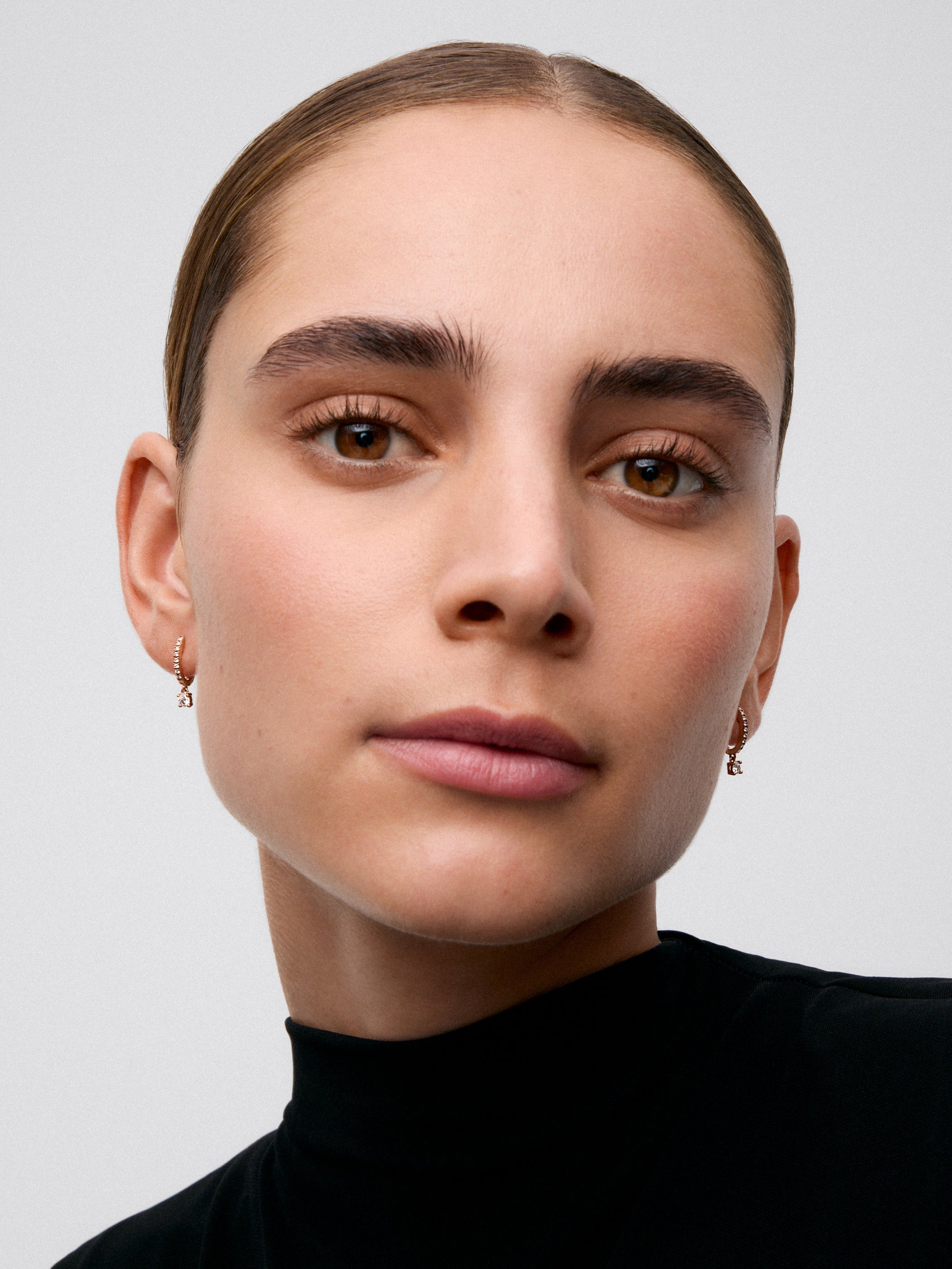 Pendientes de oro amarillo de 18K con 22 diamantes en talla brillante con un total de 0,41 cts