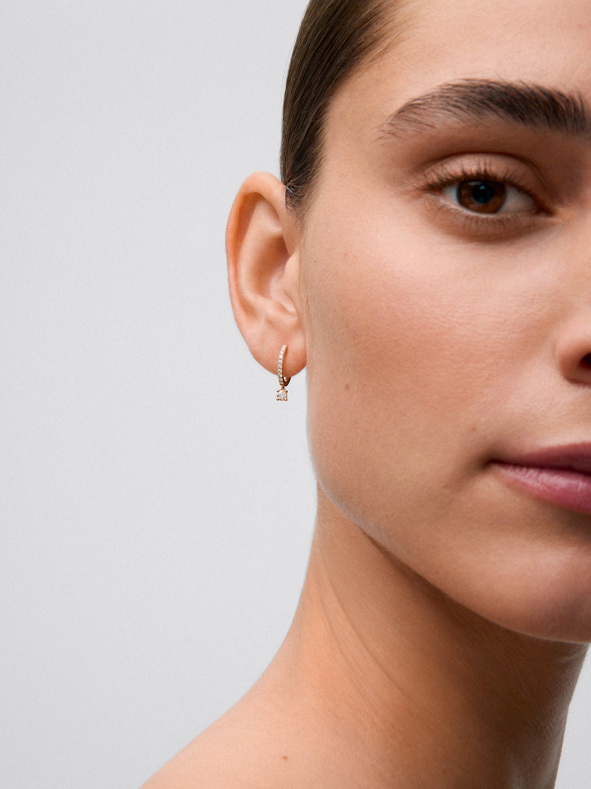 Pendientes de oro rosa de 18K con 20 diamantes en talla brillante con un total de 0,38 cts