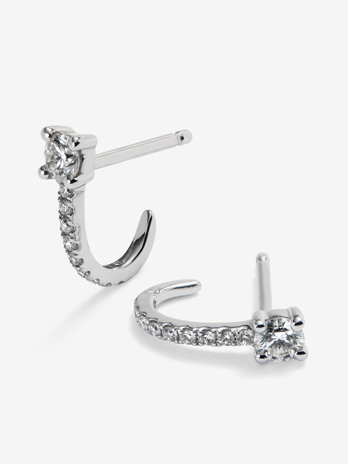 Pendientes de oro blanco de 18K con 20 diamantes en talla brillante con un total de 0,35 cts