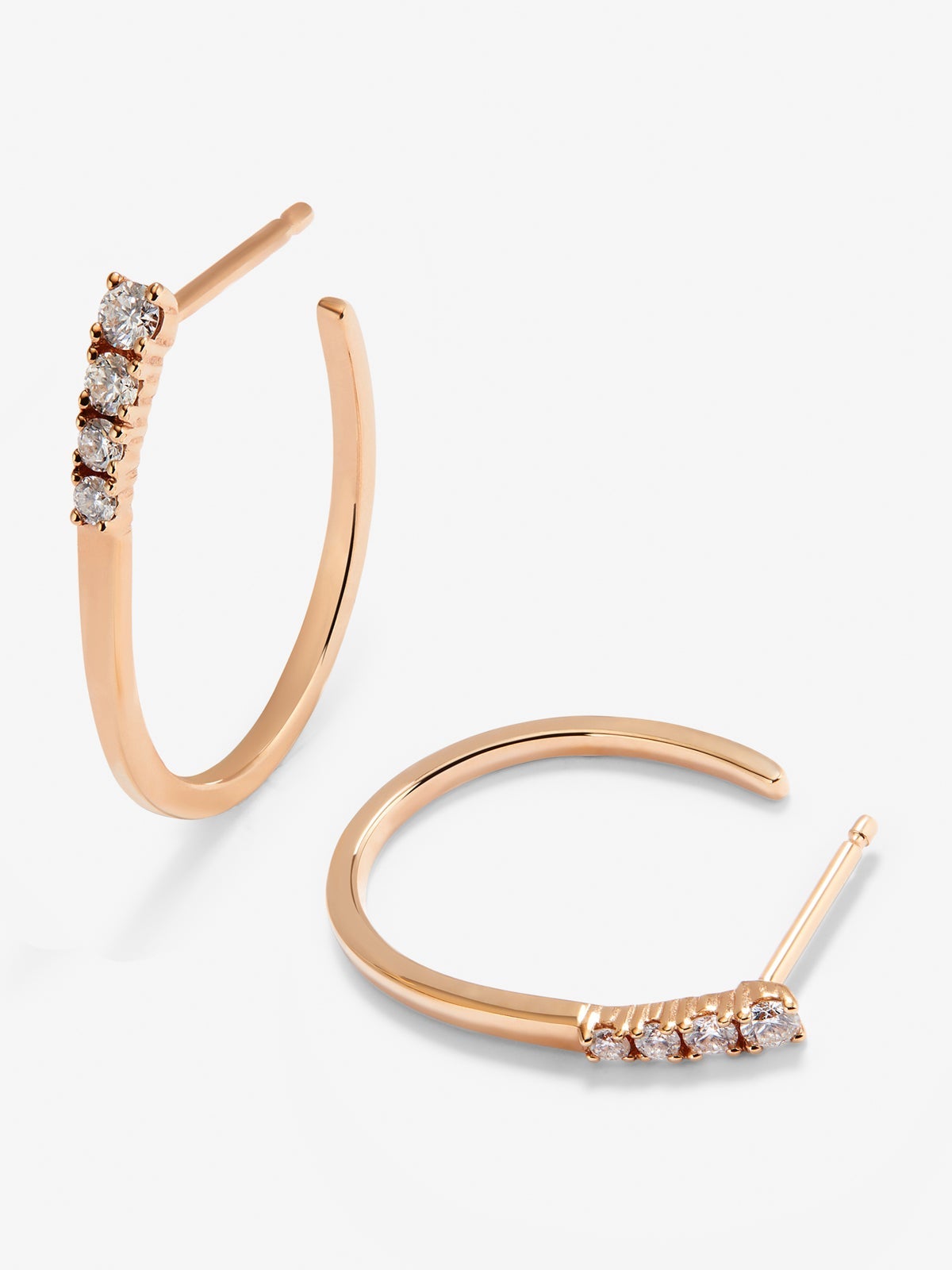 Pendientes de aro de oro rosa de 18K con 8 diamantes en talla brillante con un total de 0,26 cts