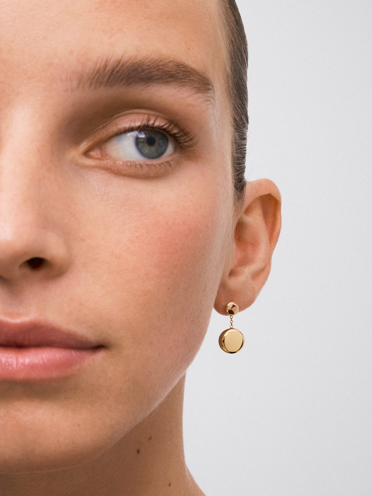 Pendientes de oro amarillo de 18K con esferas