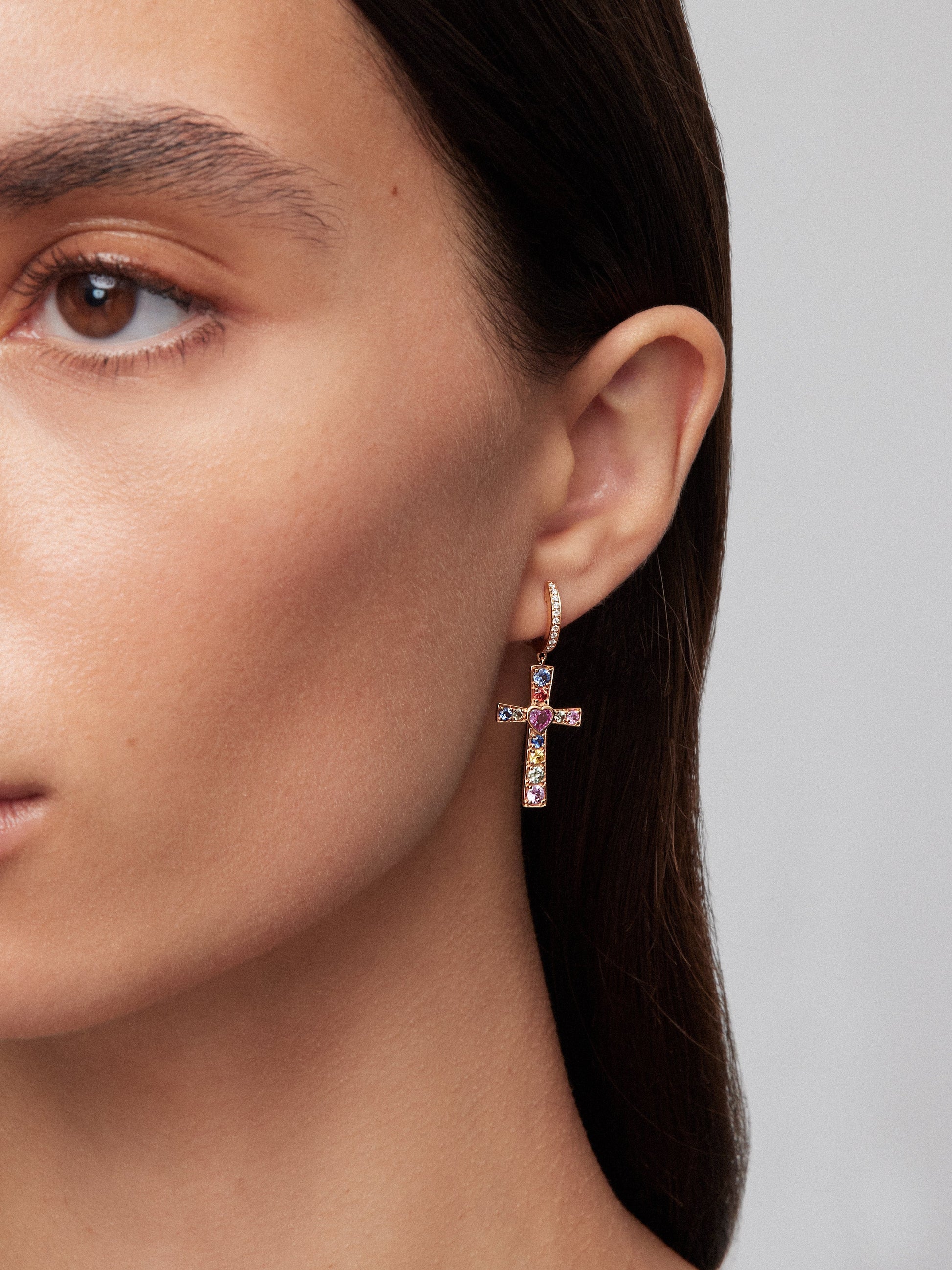 Pendientes de oro rosa de 18kt con zafiros multicolor