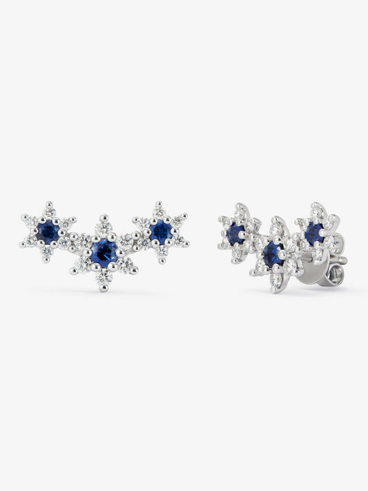 Pendientes trepadores de oro blanco de 18K con diamantes en talla brillante de 0,75 cts y zafiros azules en talla brillante de 0,61 cts