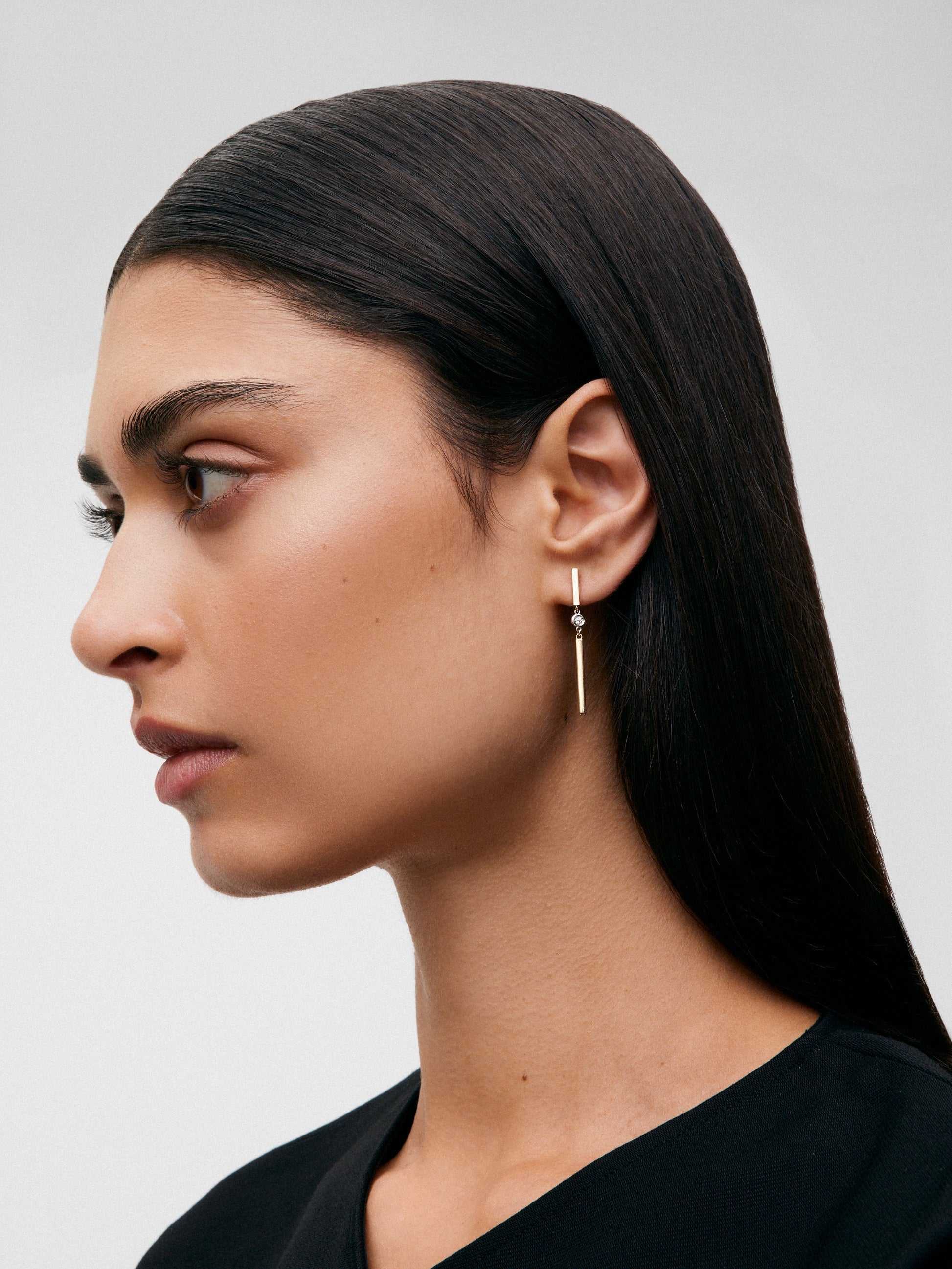 Pendientes de oro amarillo de 18K con diamantes en talla brillante de 0,07 cts