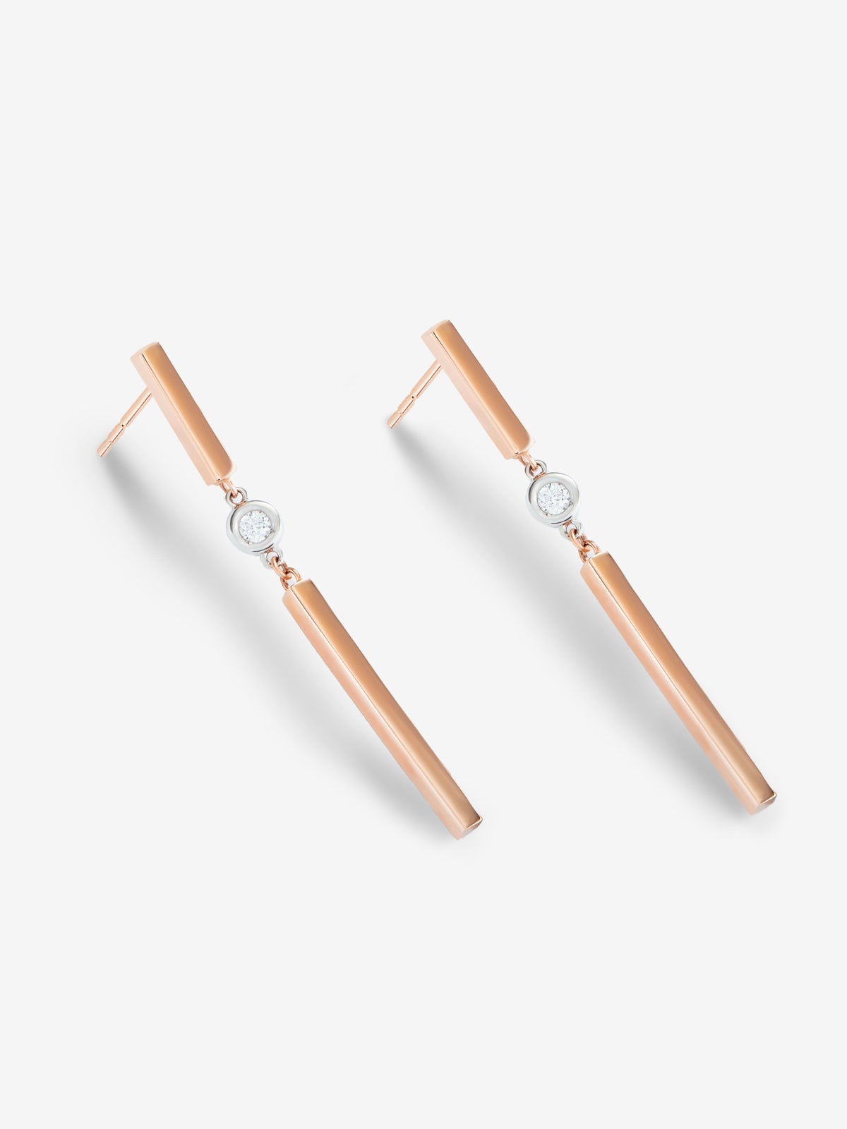 Pendientes largos de barras de oro rosa de 18K con diamantes