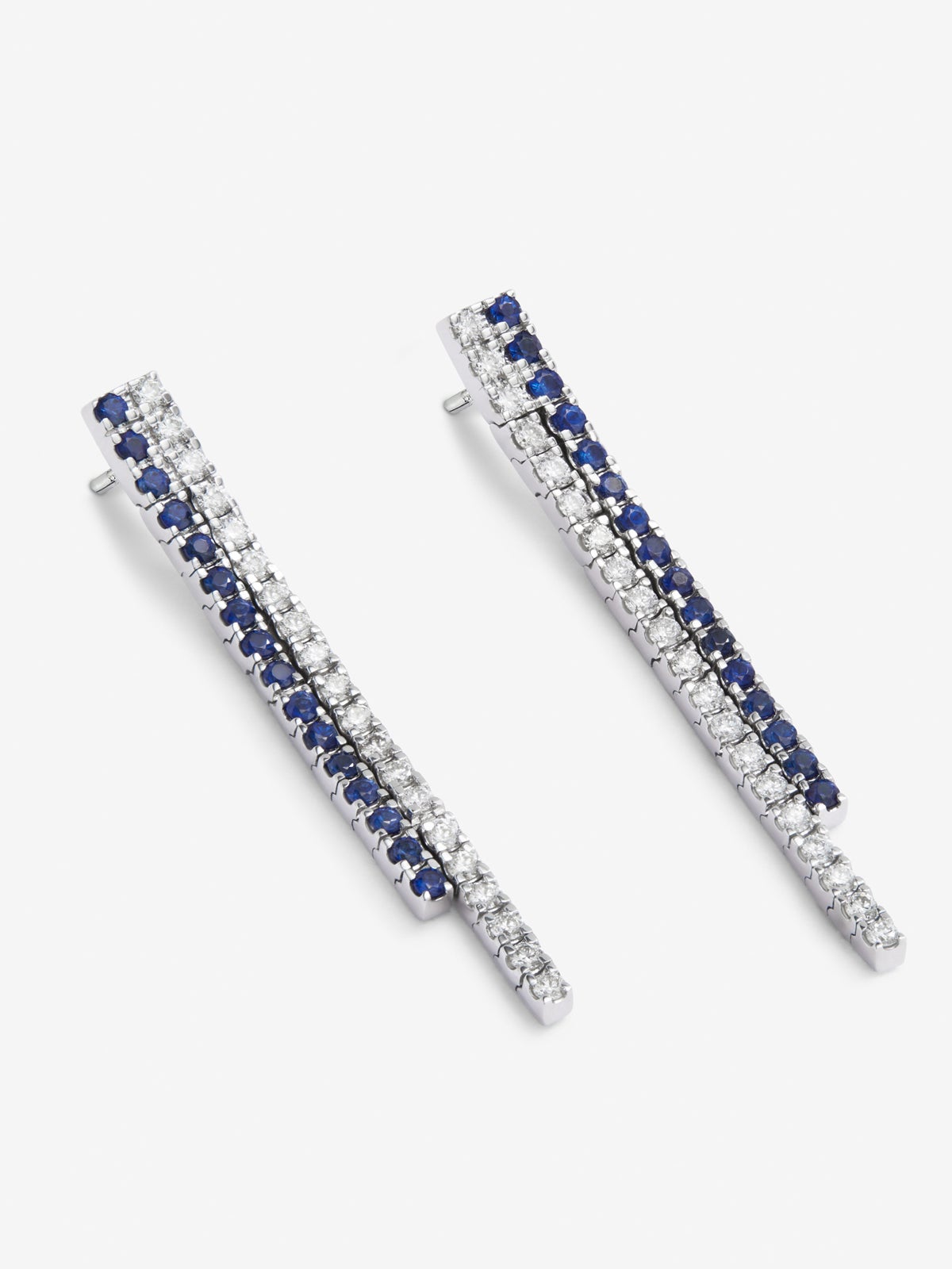 Pendientes colgante de oro blanco de 18K con diamante y zafiro
