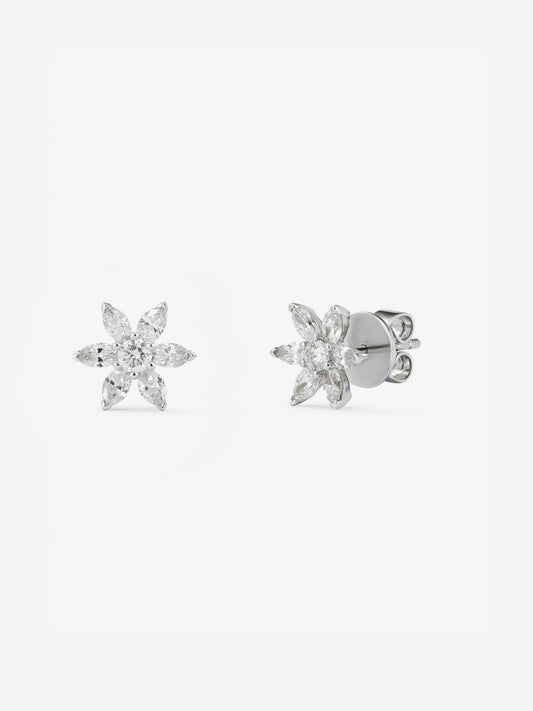 Pendientes de oro blanco de 18K con 2 diamantes en talla brillante con un total de 0,12 cts y 12 en talla marquise con un total de 0,59 cts