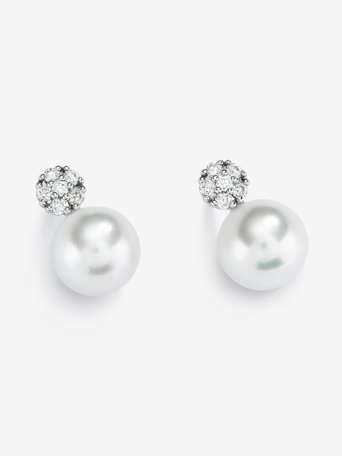 Pendiente de oro blanco de 18k con perla autraliana de 8 mm y diamante