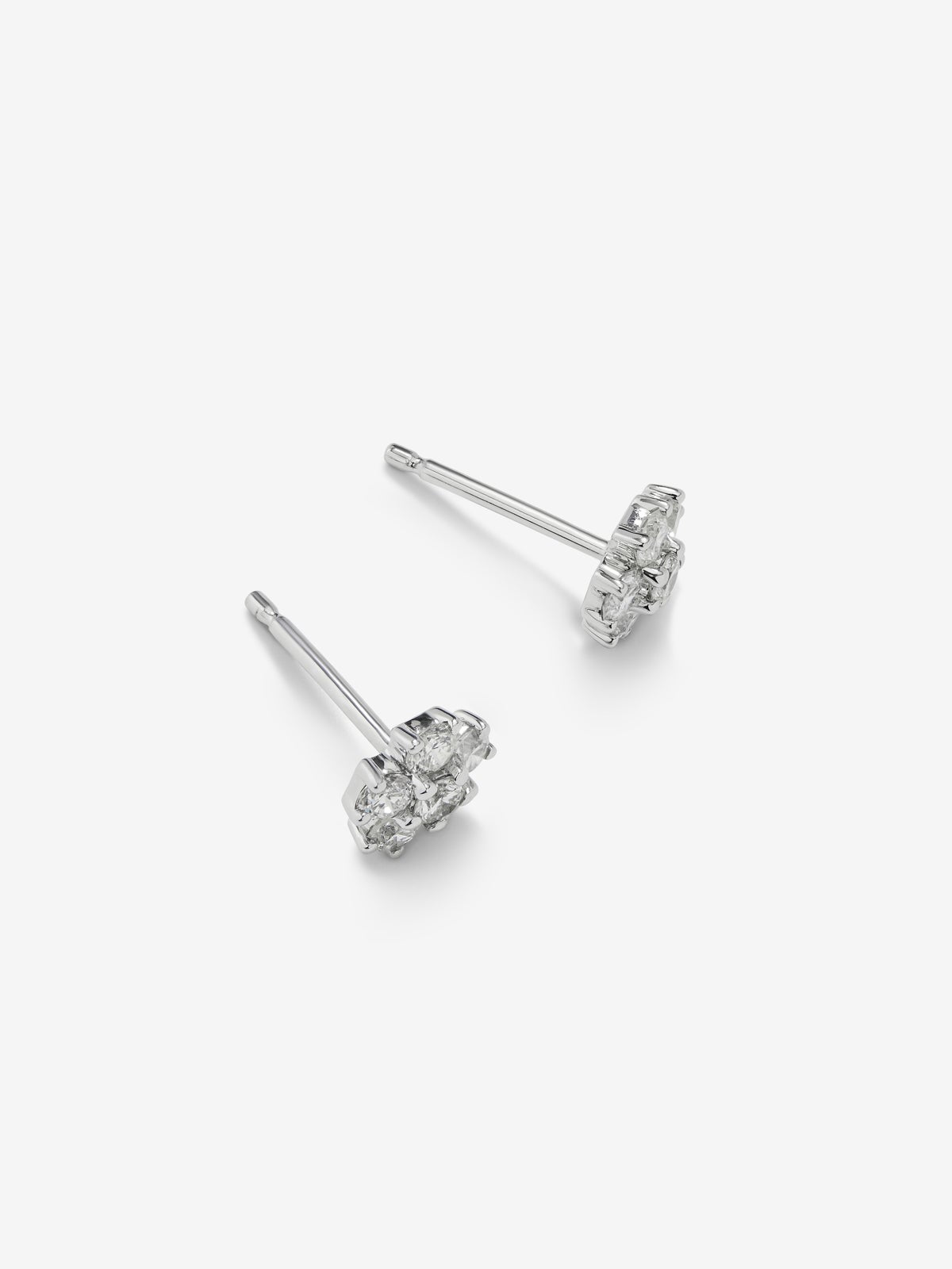 Pendientes de oro blanco de 18K con diamantes en talla brillante con un total de 0,6 cts