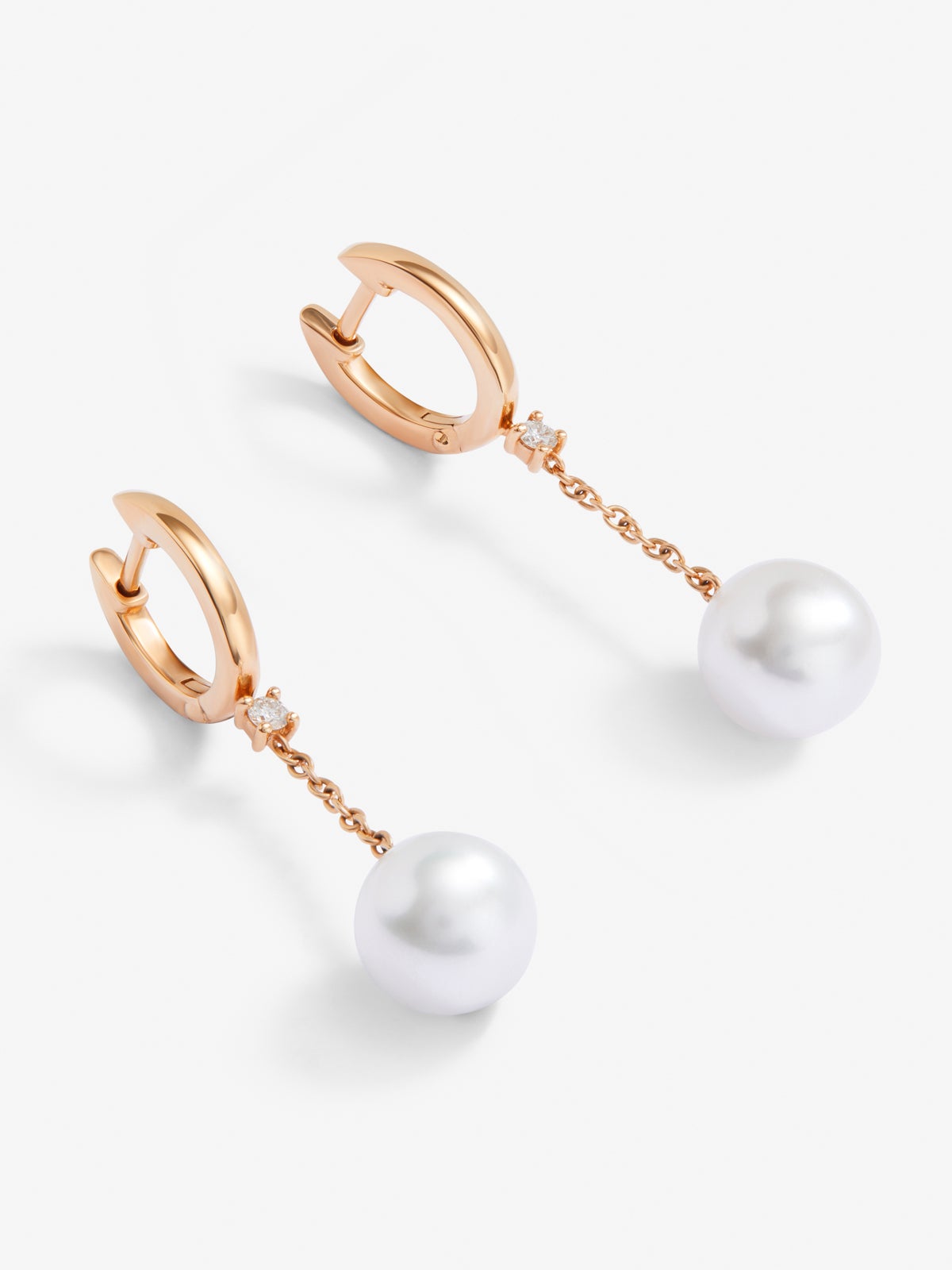 Pendientes de cadena de oro rosa de 18kt con perlas australianas y diamantes