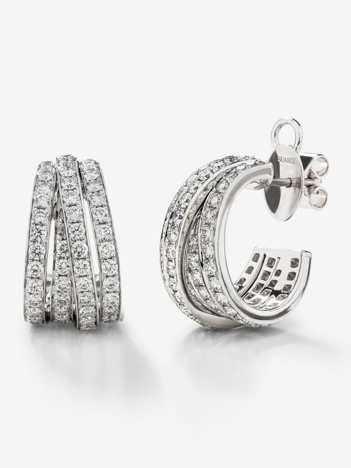 Pendientes de aro de oro blanco de 18K con 150 diamantes en talla brillante con un total de 2,9 cts