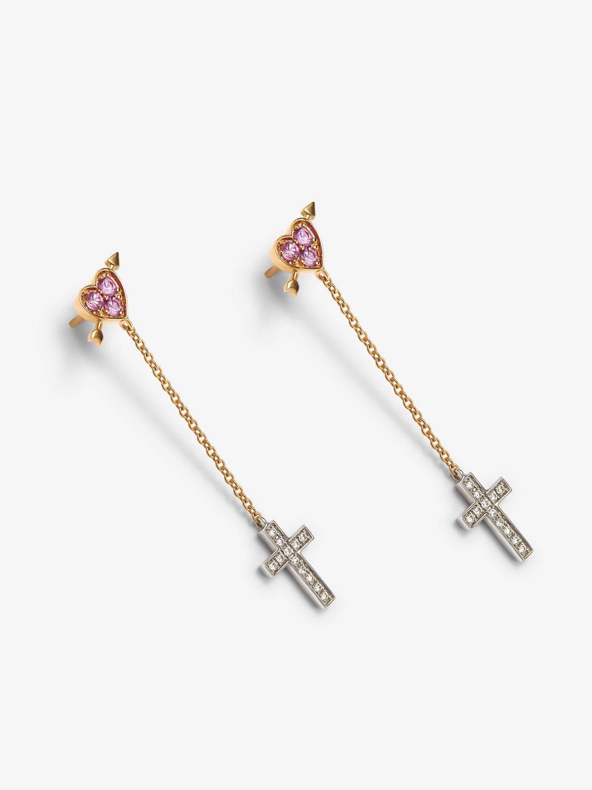 Pendiente individual de oro blanco y rosa de 18K con 3 zafiros rosas en talla brillante con un total de 0,09 cts y 12 diamantes en talla brillante con un total de 0,04 cts y forma de corazón y cruz
