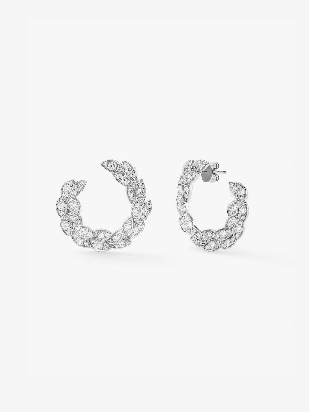 Pendientes de oro blanco de 18kt con diamantes