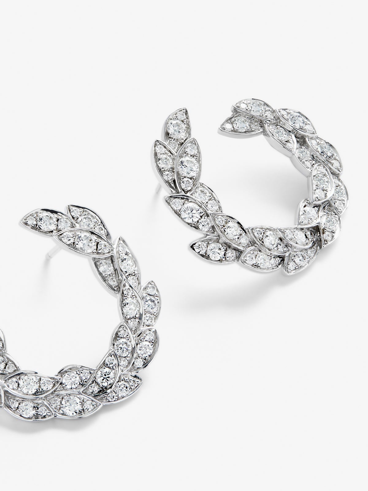 Pendientes de oro blanco de 18kt con diamantes
