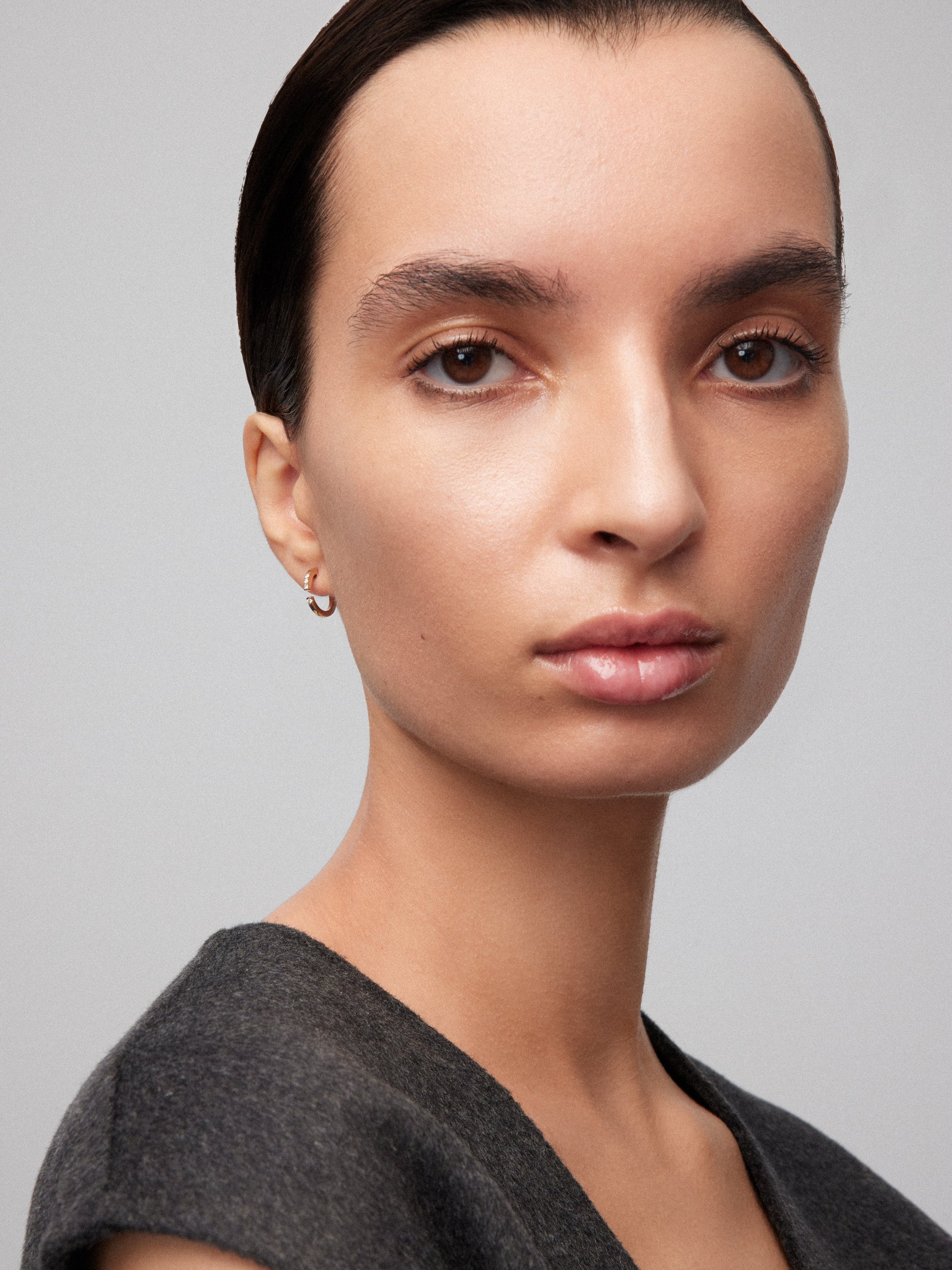 Pendiente de oro rosa de 18K con 8 diamantes en talla brillante con un total de 0,04 cts