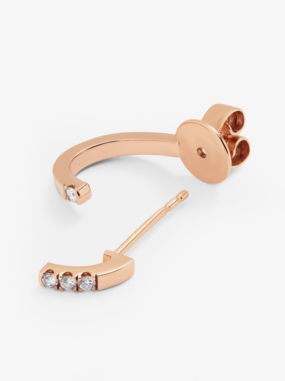 Pendiente de oro rosa de 18K con 8 diamantes en talla brillante con un total de 0,04 cts