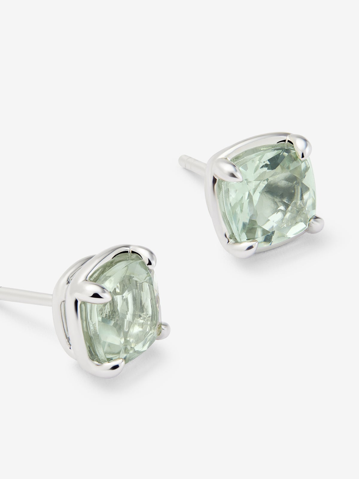 Pendientes de plata 925 con amatistas verdes en talla cushion con un total de 3,3 cts