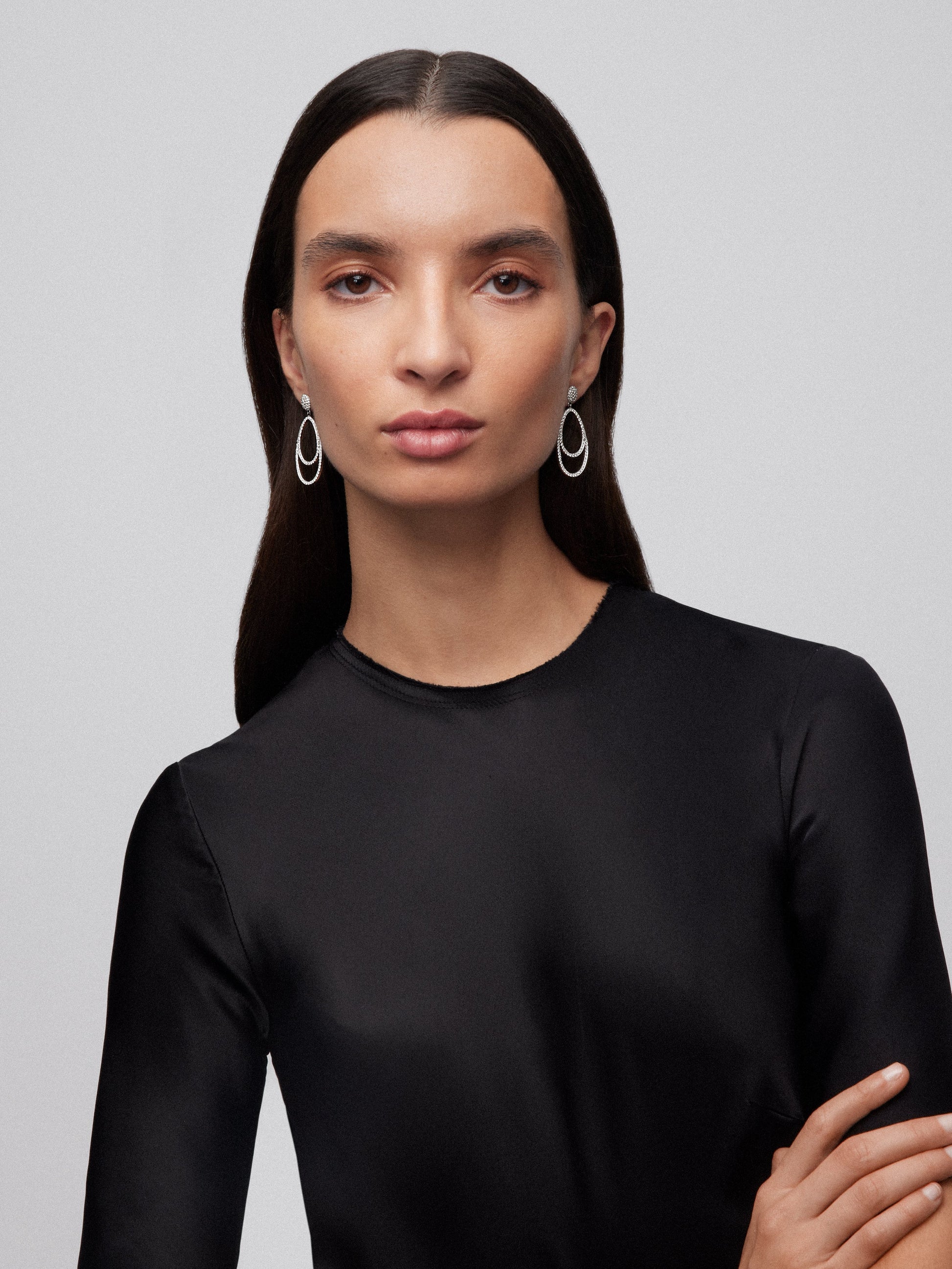 Pendientes de oro blanco de 18K con 210 diamantes en talla brillante con un total de 1,75 cts