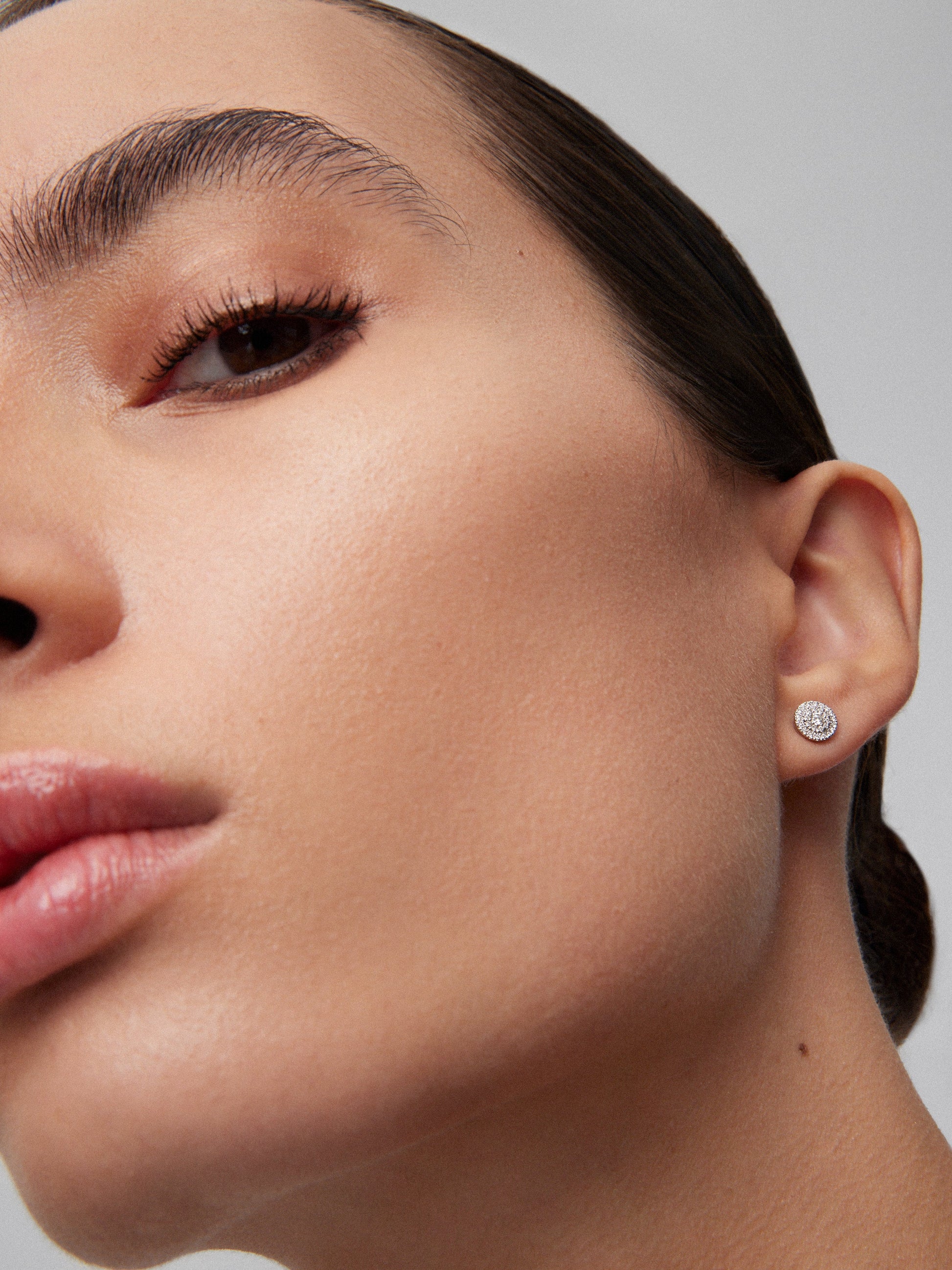 Pendientes de oro blanco de 18kt con diamantes