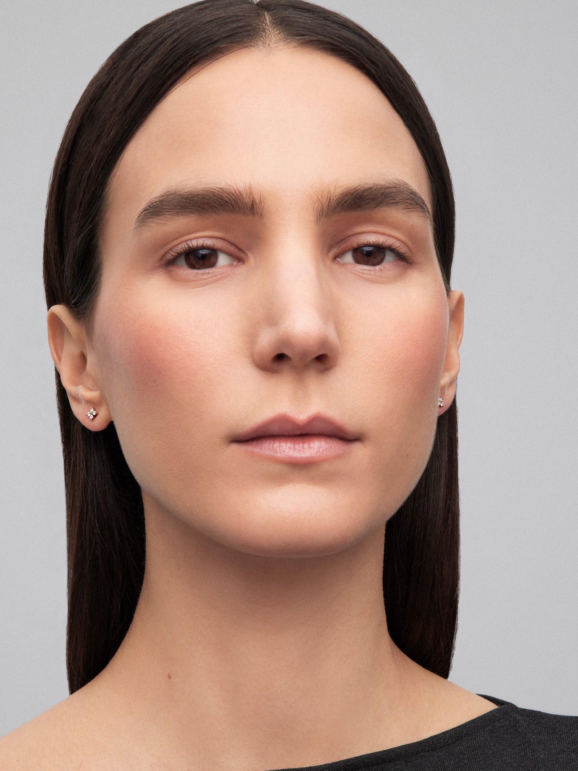 Pendientes de oro amarillo de 18K con diamantes blancos en talla brillante de 0,16 cts