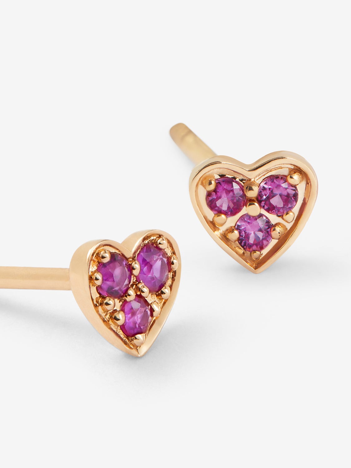 Pendientes de oro rosa de 18K con pavé de zafiros rosas en talla brillante con un total de 0,17 cts