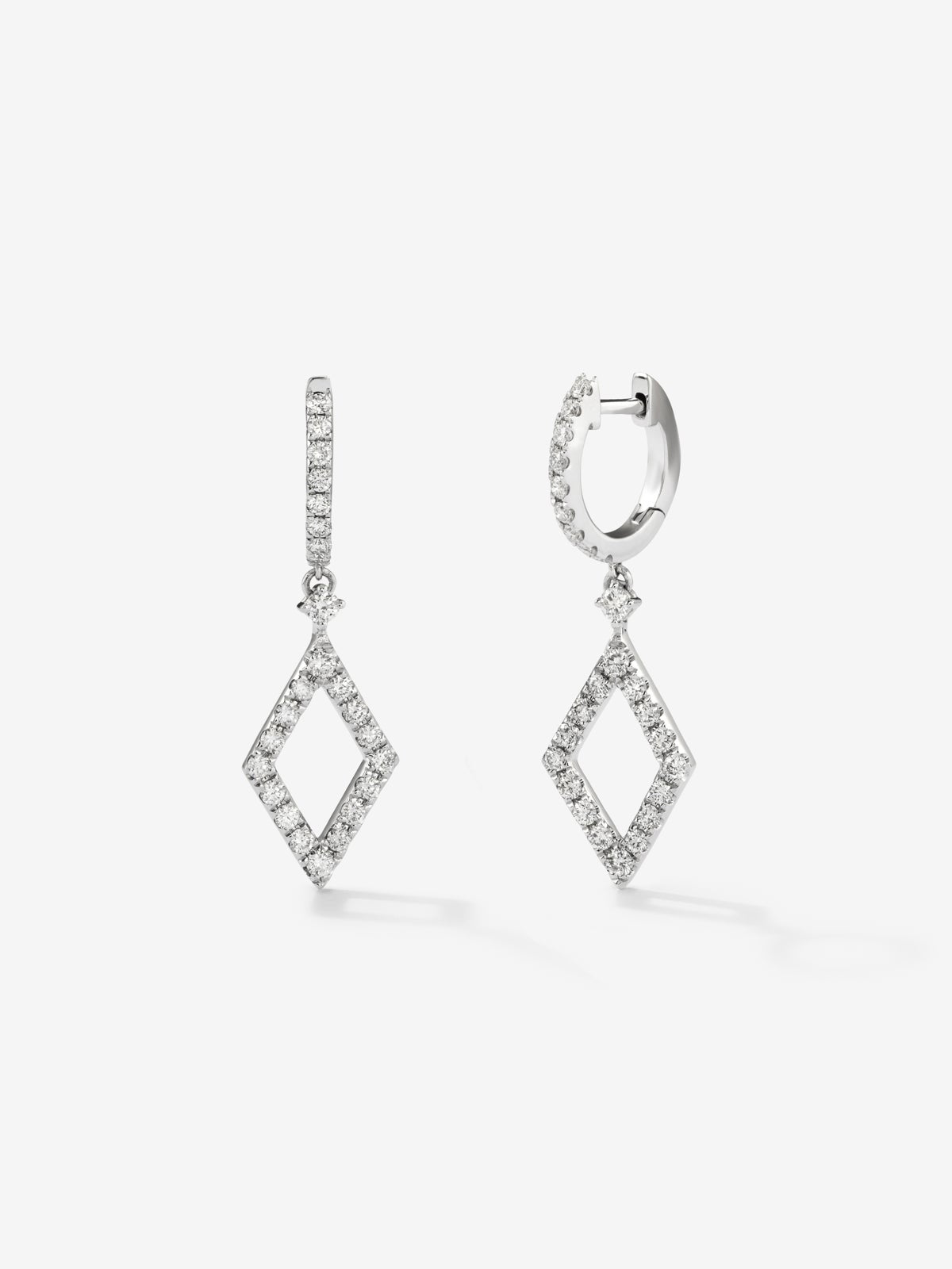 Pendientes aro de oro blanco de 18kt con rombo de diamantes