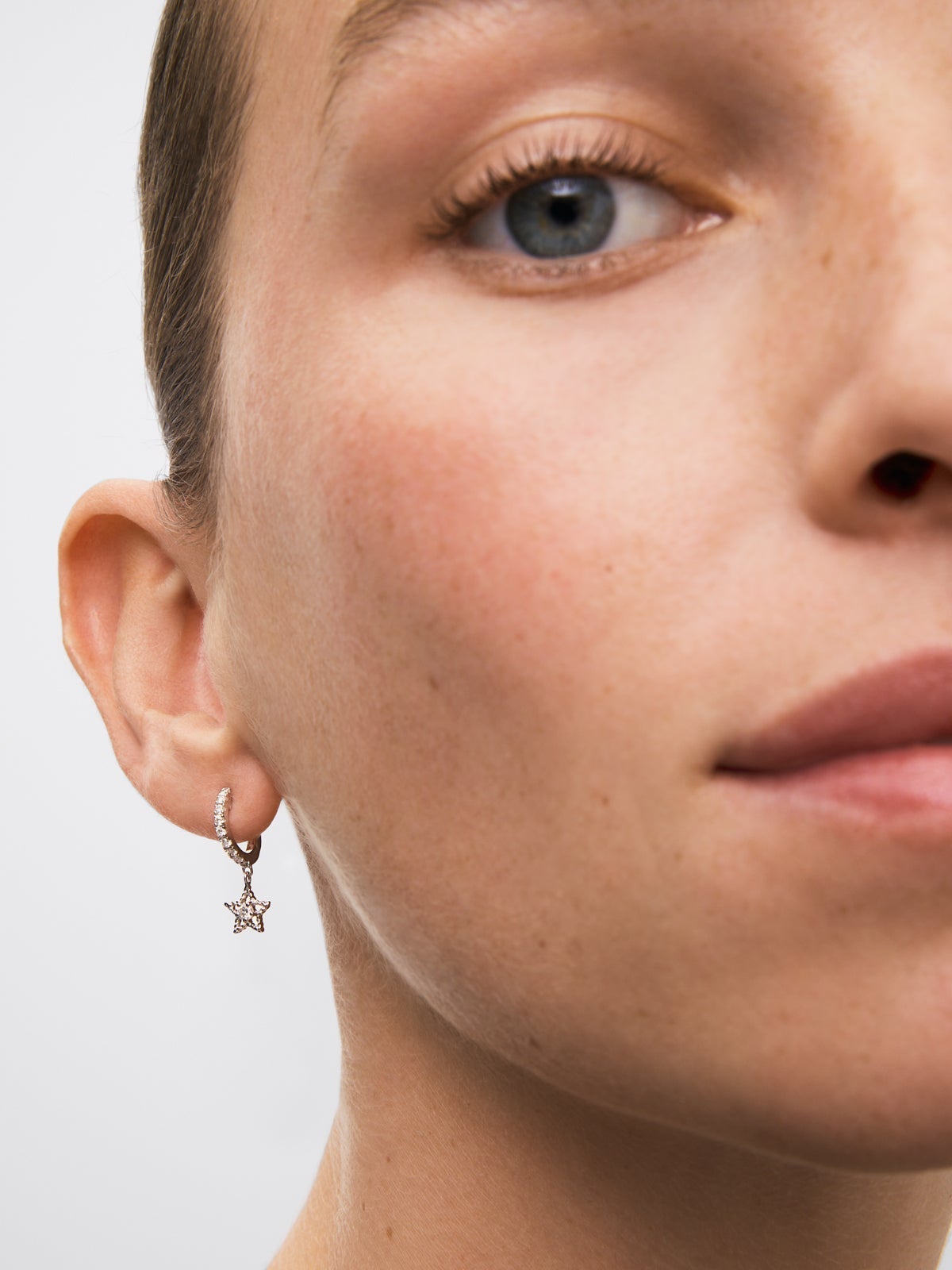 Pendientes con forma de estrella de oro blanco de 18kt con diamantes