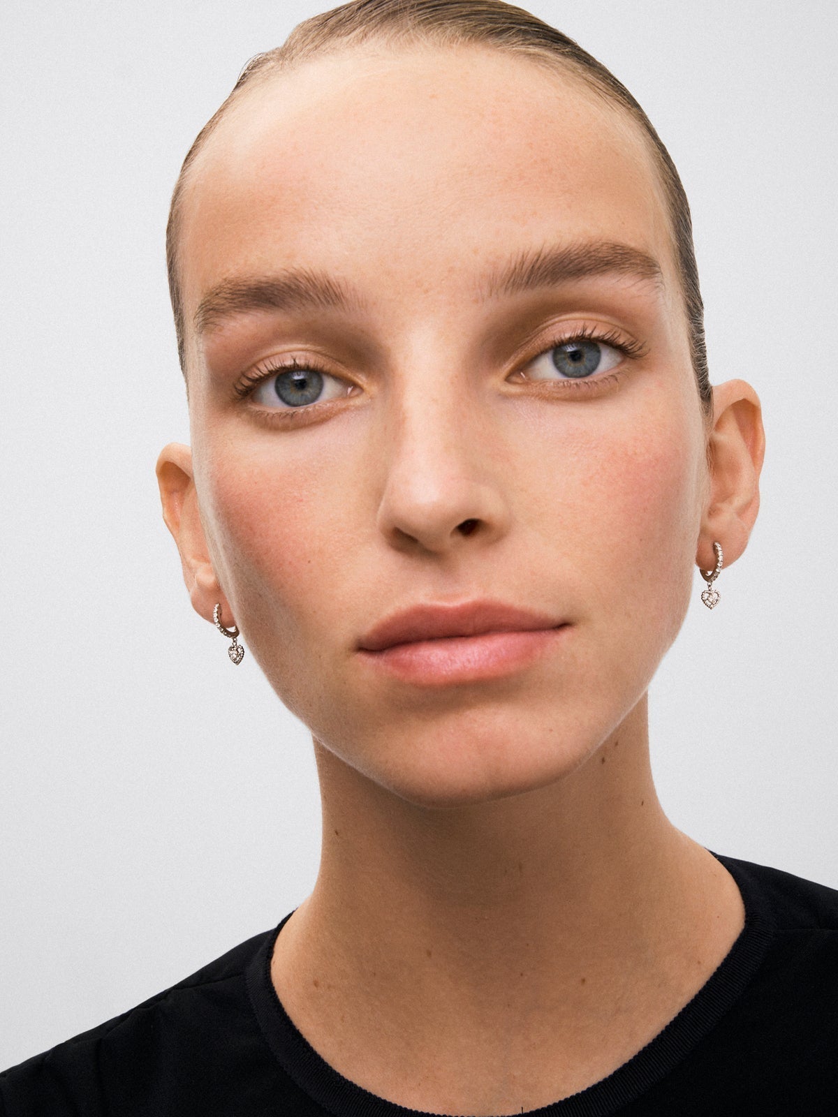 Pendientes de oro blanco de 18K con 20 diamantes en talla brillante con un total de 0,33 cts