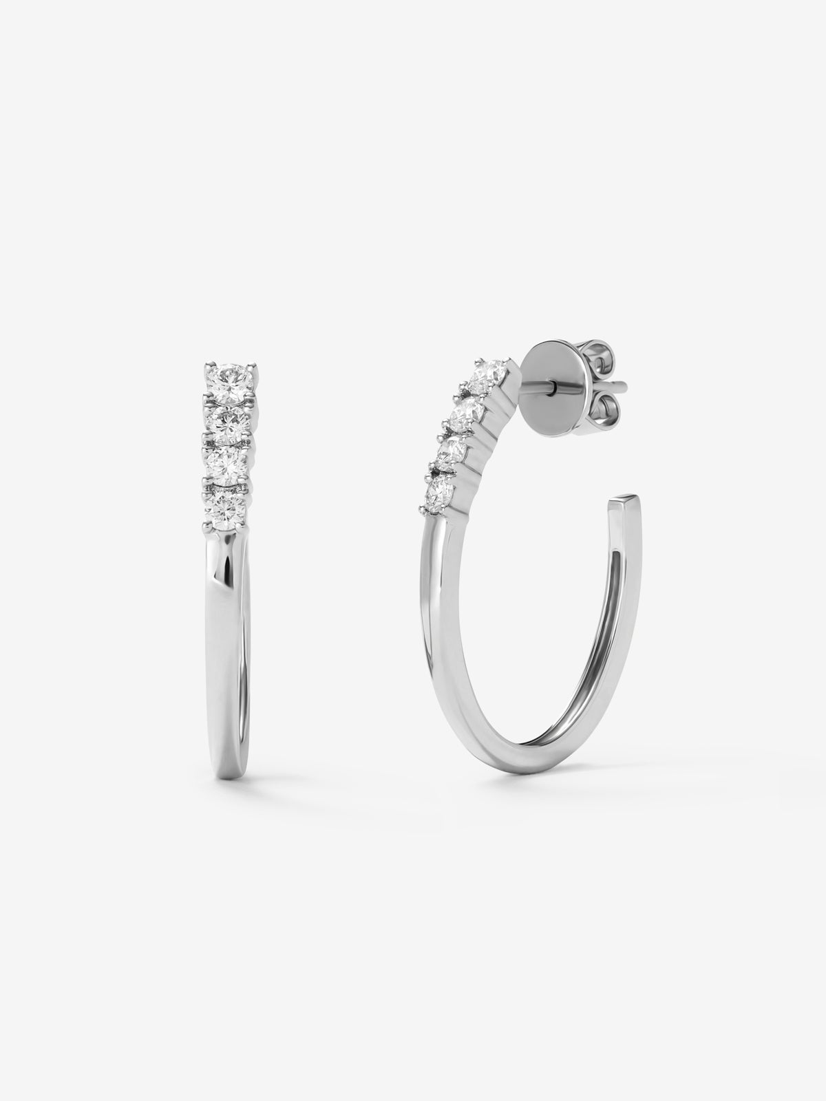 Pendientes de aro de oro blanco de 18K con diamantes en talla brillante con un total de 0,49 cts