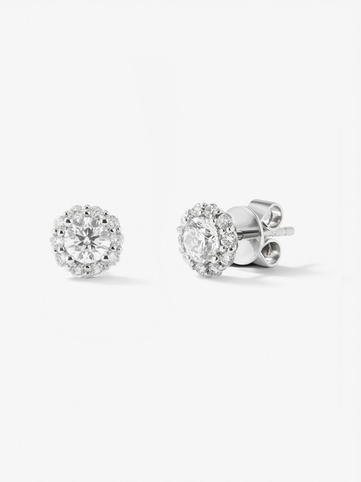 Pendientes de oro blanco de 18K con 22 diamantes en talla brillante con un total de 0,87 cts