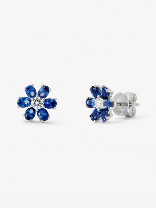 Pendientes de oro blanco de 18K con zafiros azules en talla oval de 1,63 cts y diamante en talla brillante de 0,22 cts