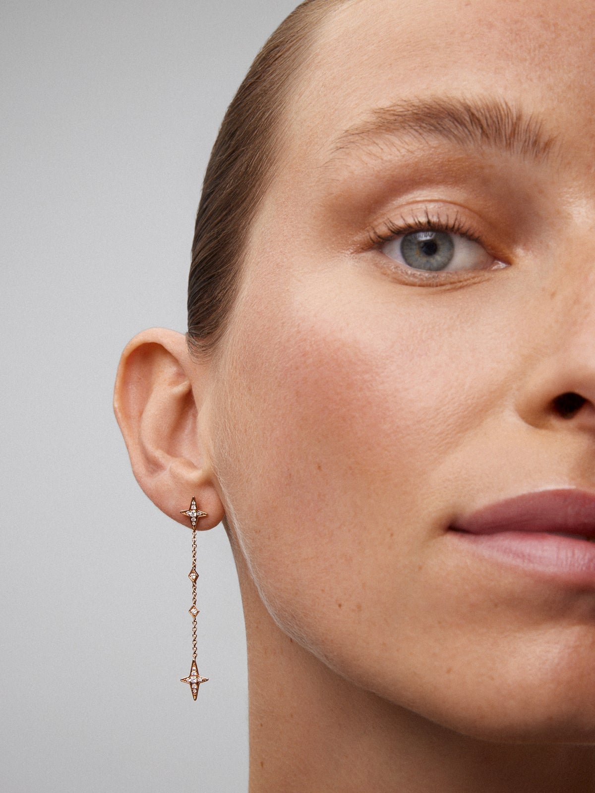 Pendientes de oro rosa de 18K con 32 diamantes en talla brillante con un total de 0,28 cts