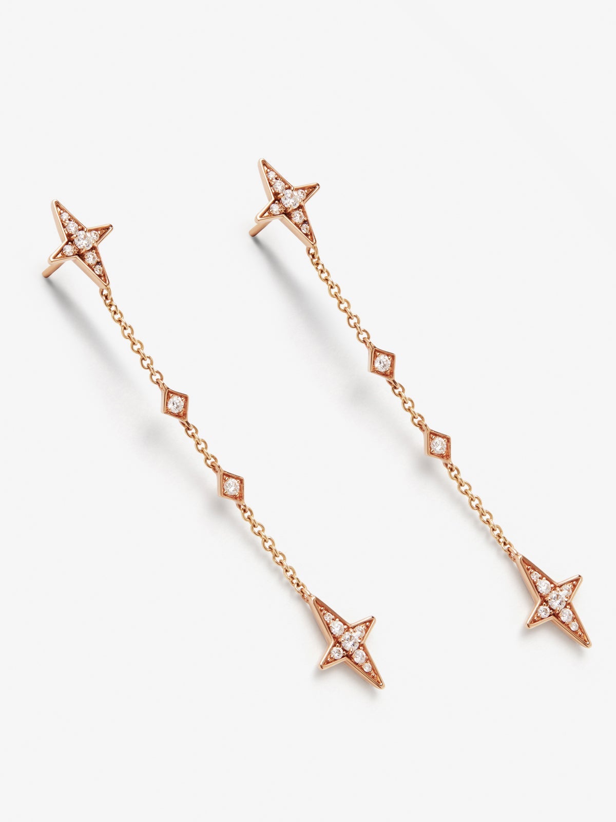 Pendientes de oro rosa de 18K con 32 diamantes en talla brillante con un total de 0,28 cts