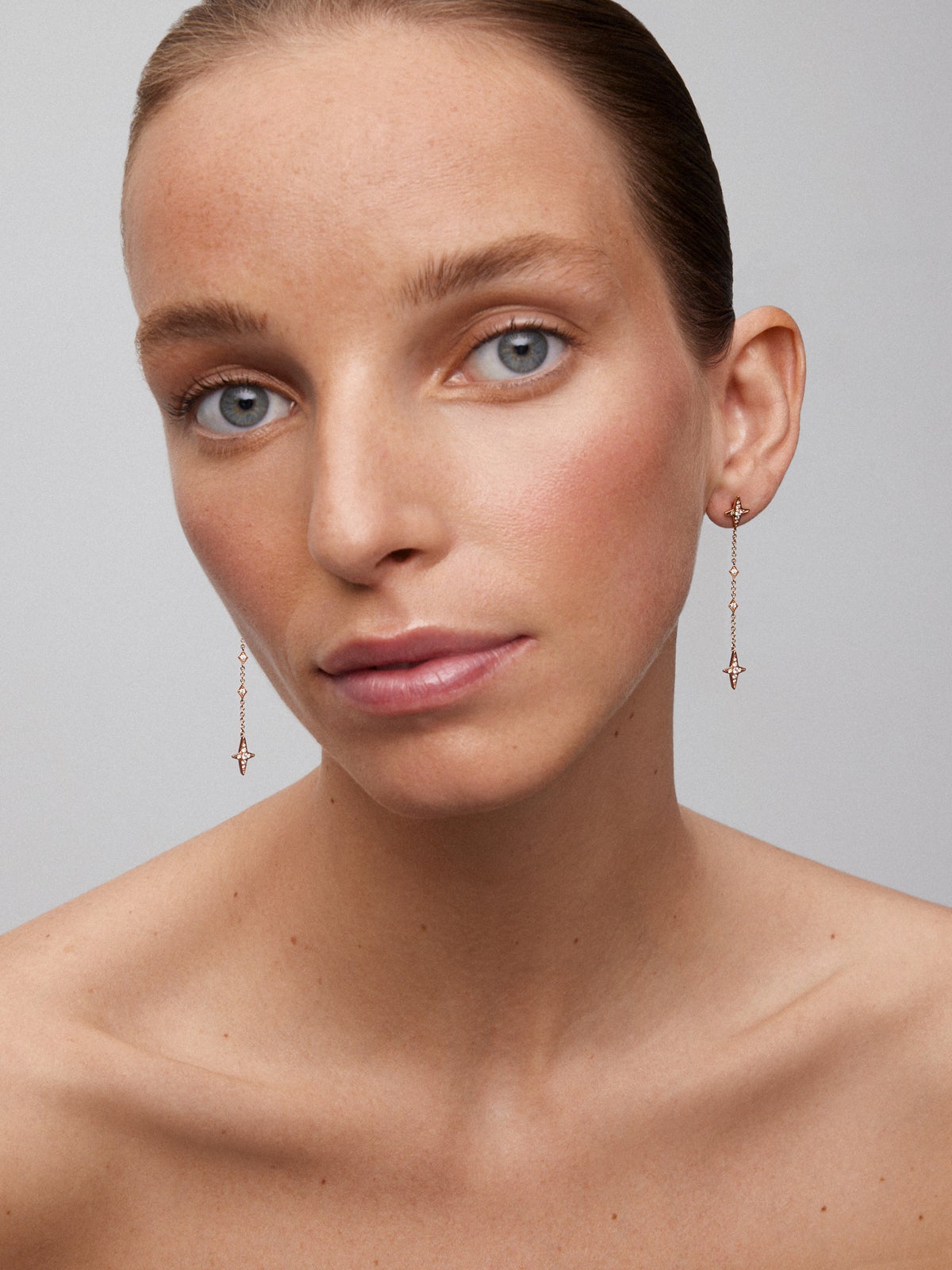 Pendientes de oro rosa de 18K con 32 diamantes en talla brillante con un total de 0,28 cts