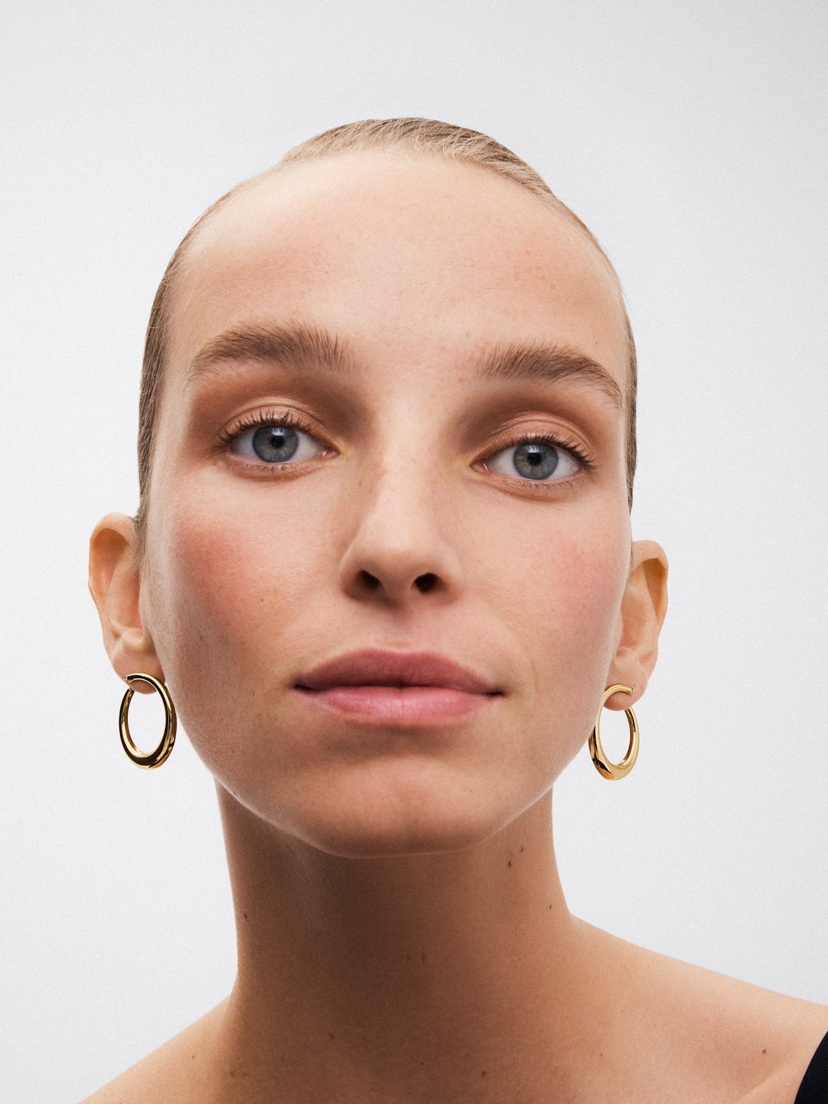 Pendientes aro liso grande oro amarillo de 18K con diamante