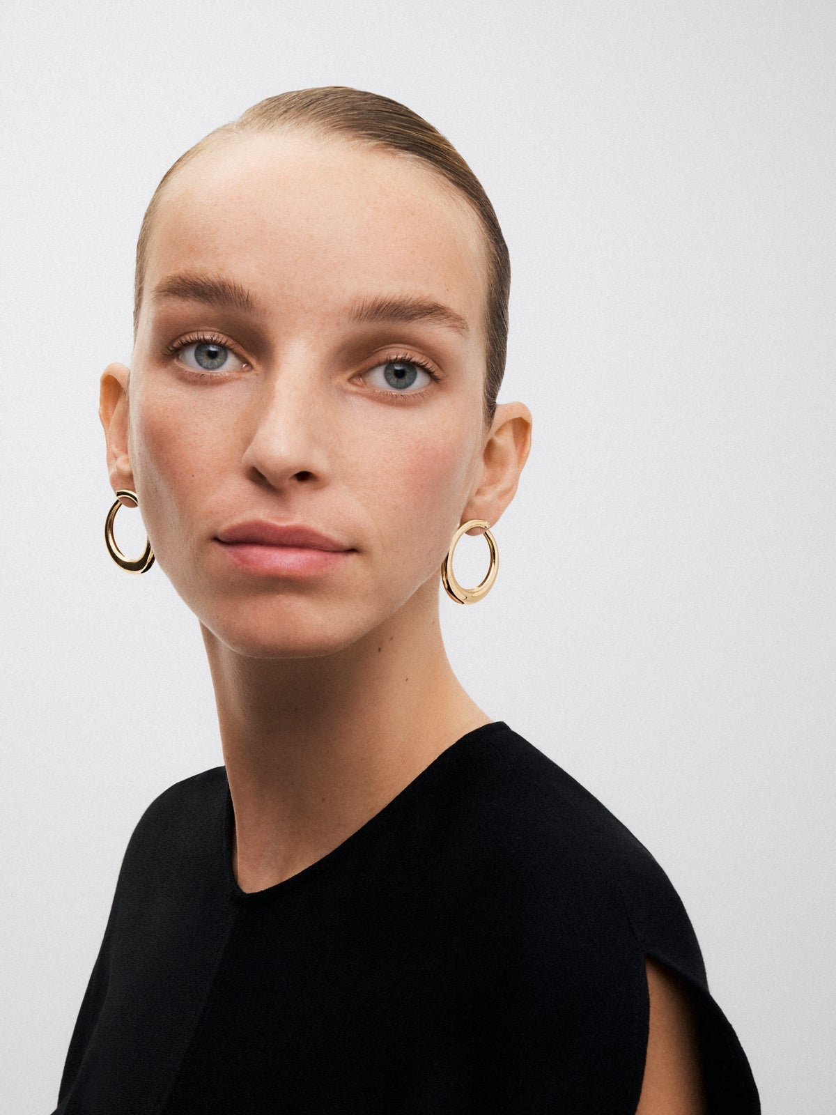 Pendientes aro liso extra grande oro amarillo de 18K con diamante