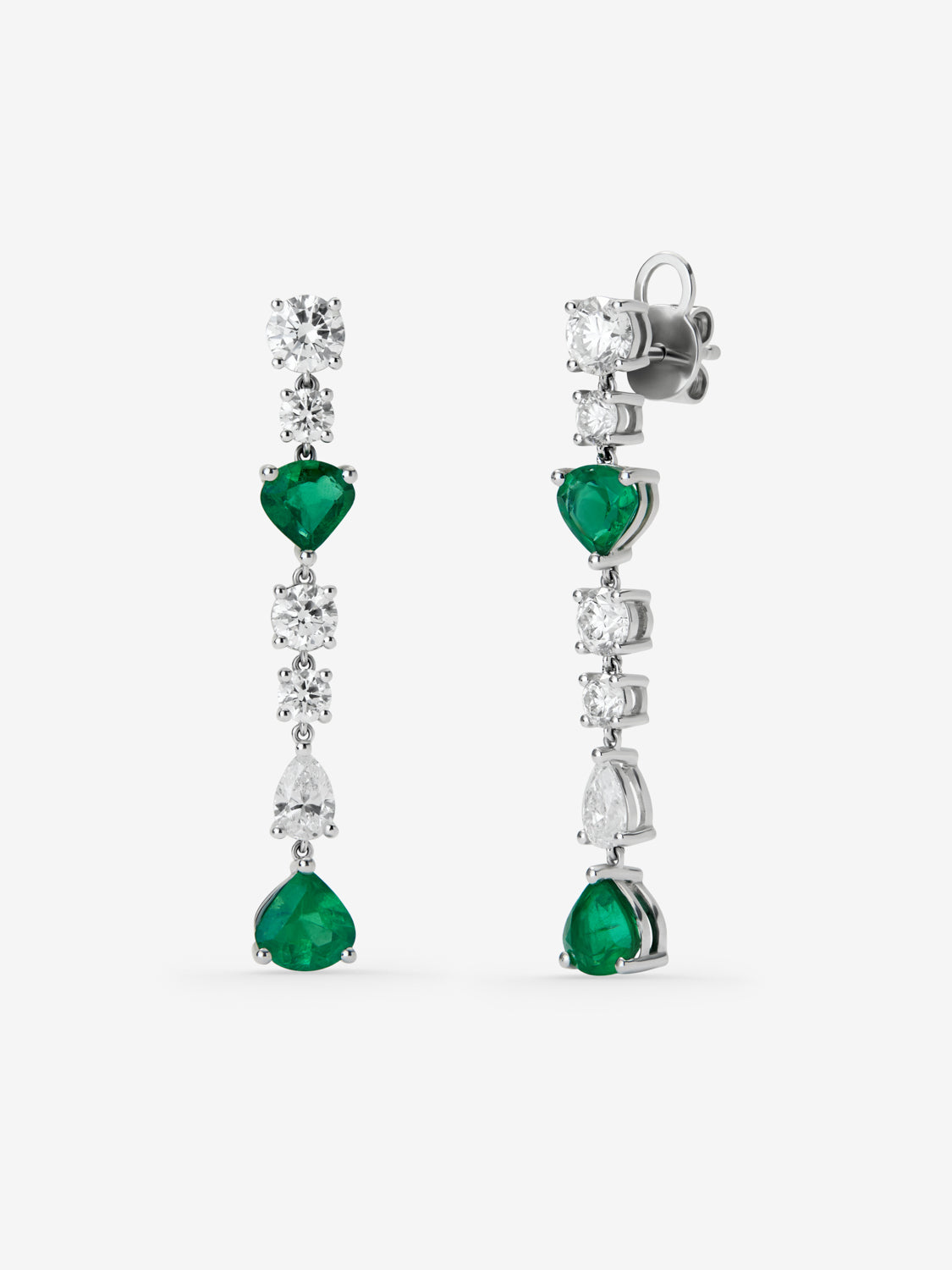 18K white gold pending with green emeralds in 1.91 cts and white diamonds in pear and bright diamonds of 1.93 cts