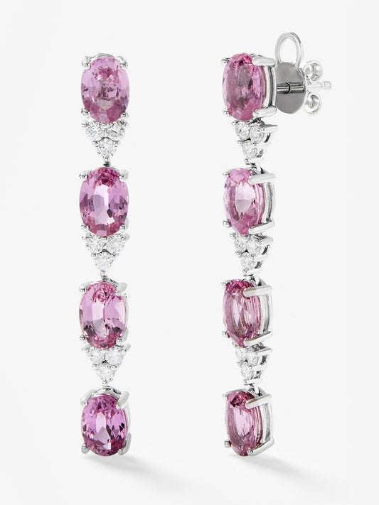 Pendientes de oro blanco de 18K con 8 zafiros rosas en talla oval con un total de 7,59 cts y 18 diamantes en talla brillante con un total de 0,51 cts