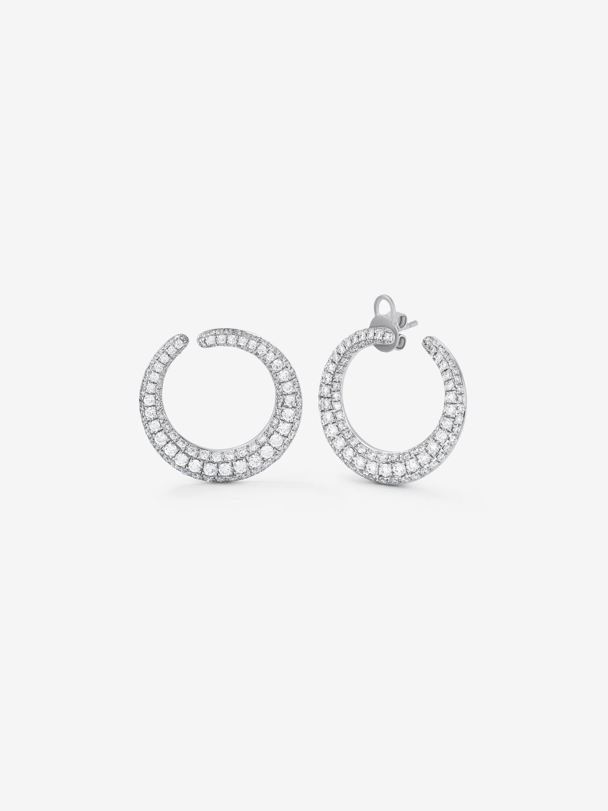 Pendientes de aro abiertos pequeños de oro blanco de 18K con pavé de diamantes
