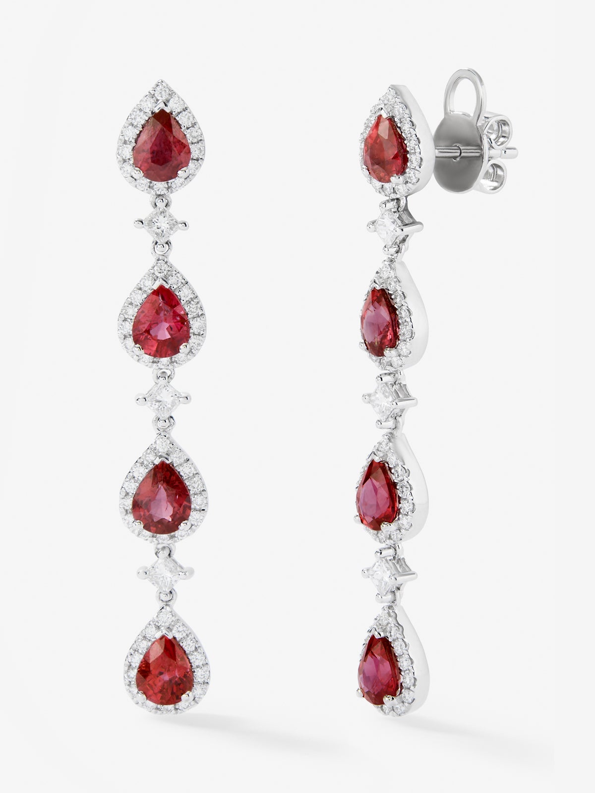 Pendientes de oro blanco de 18K con rubíes rojos en talla pera de 2,86 cts y diamantes blancos en talla brillante y princesa de 0,73 cts
