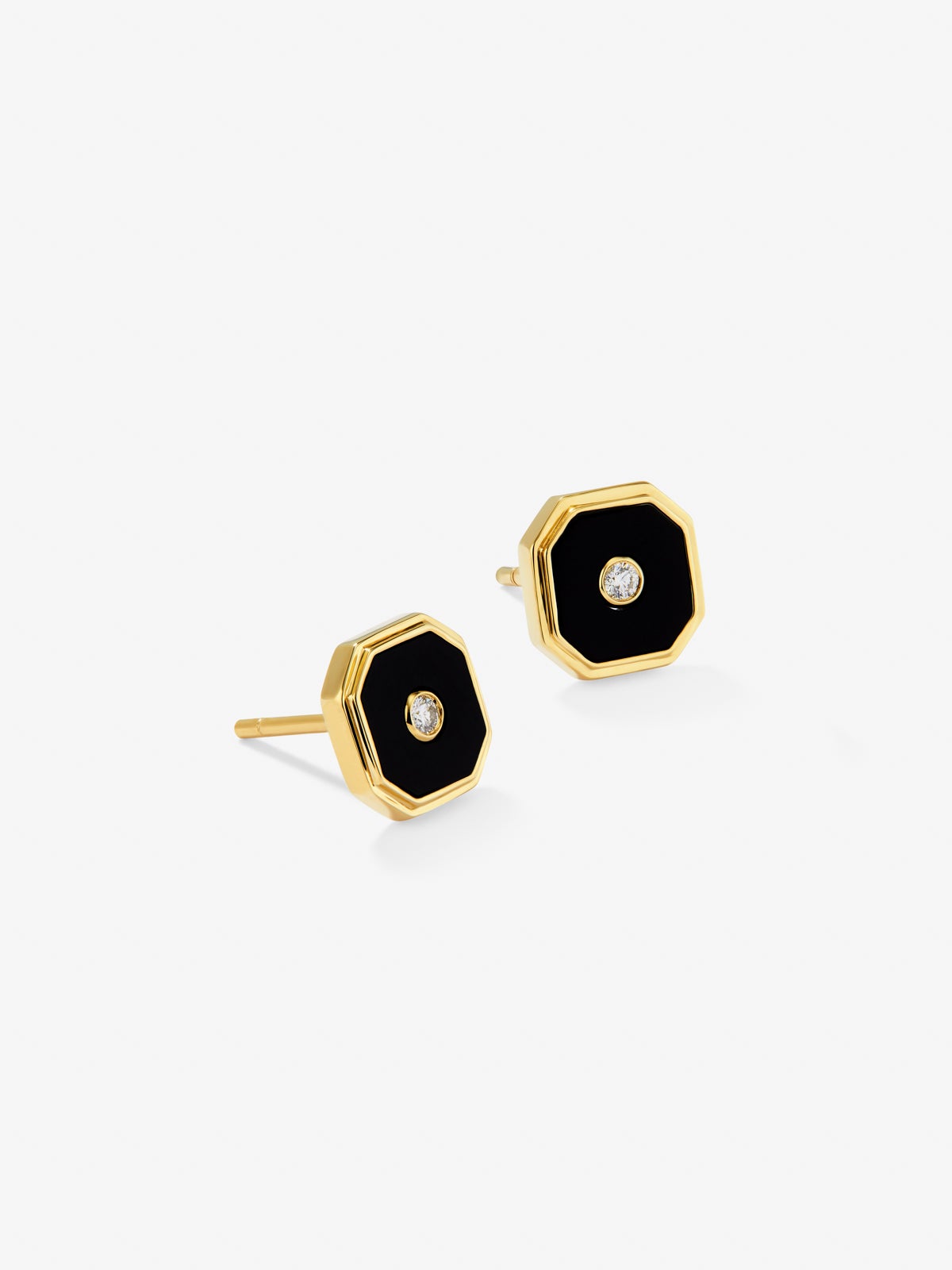 Pendientes de sello de oro amarillo de 18K con onix negro y diamantes en talla brillante con un total de 0,04 cts