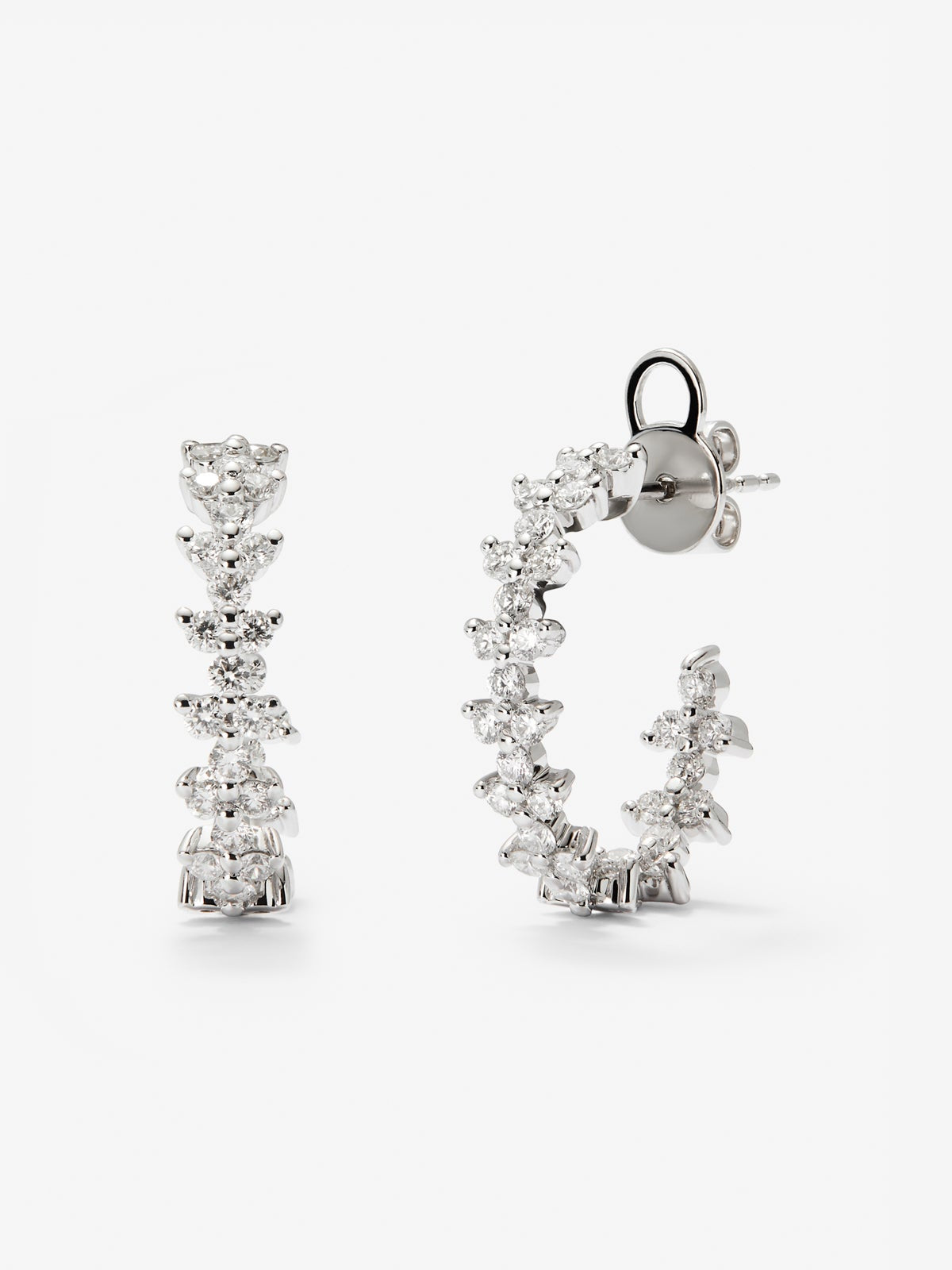 Pendientes de aro de oro blanco de 18K con 66 diamantes en talla brillante con un total de 1,01 cts