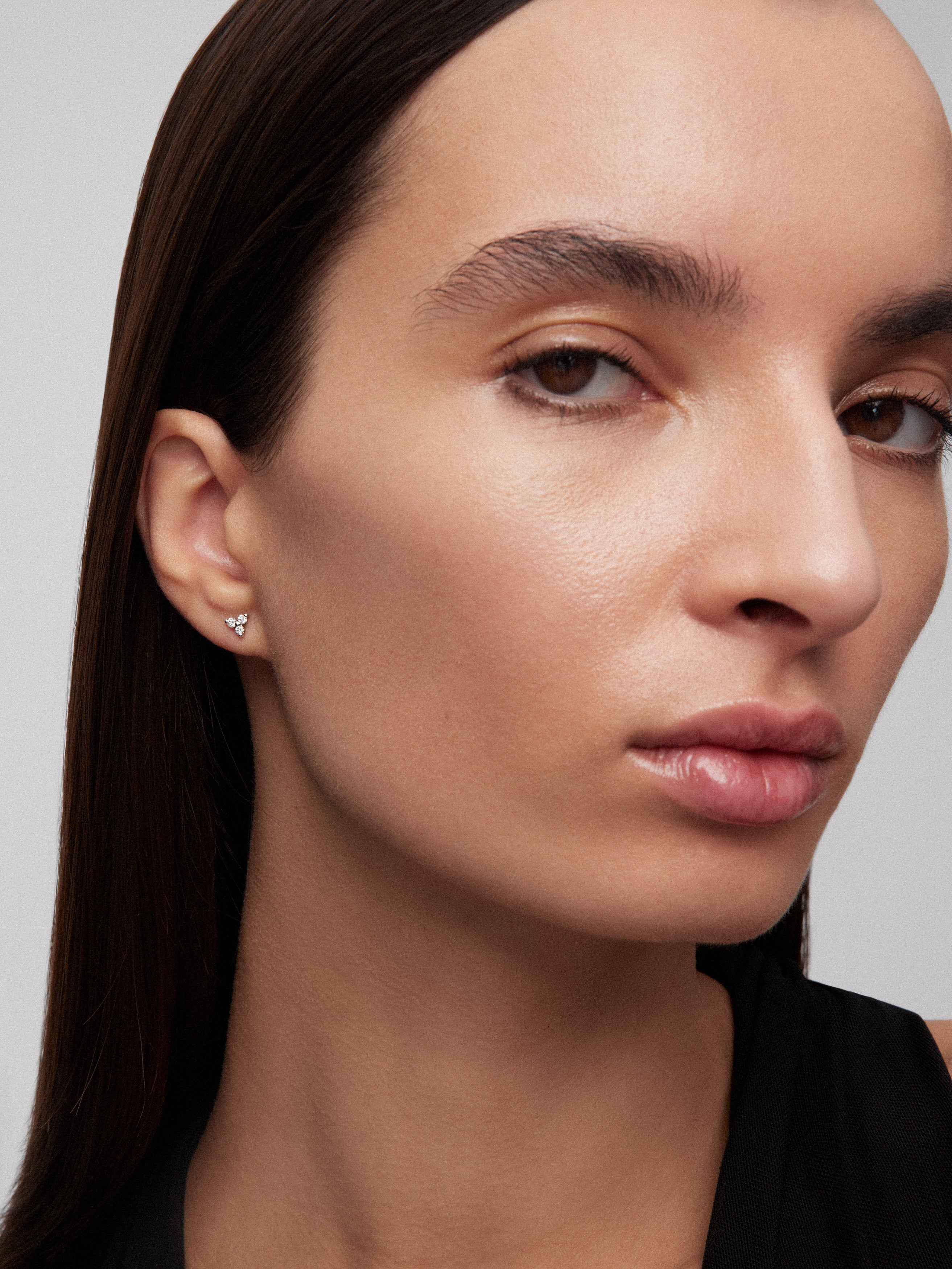 Pendientes de oro blanco de 18K con diamantes blancos en talla brillante de 0,18 cts