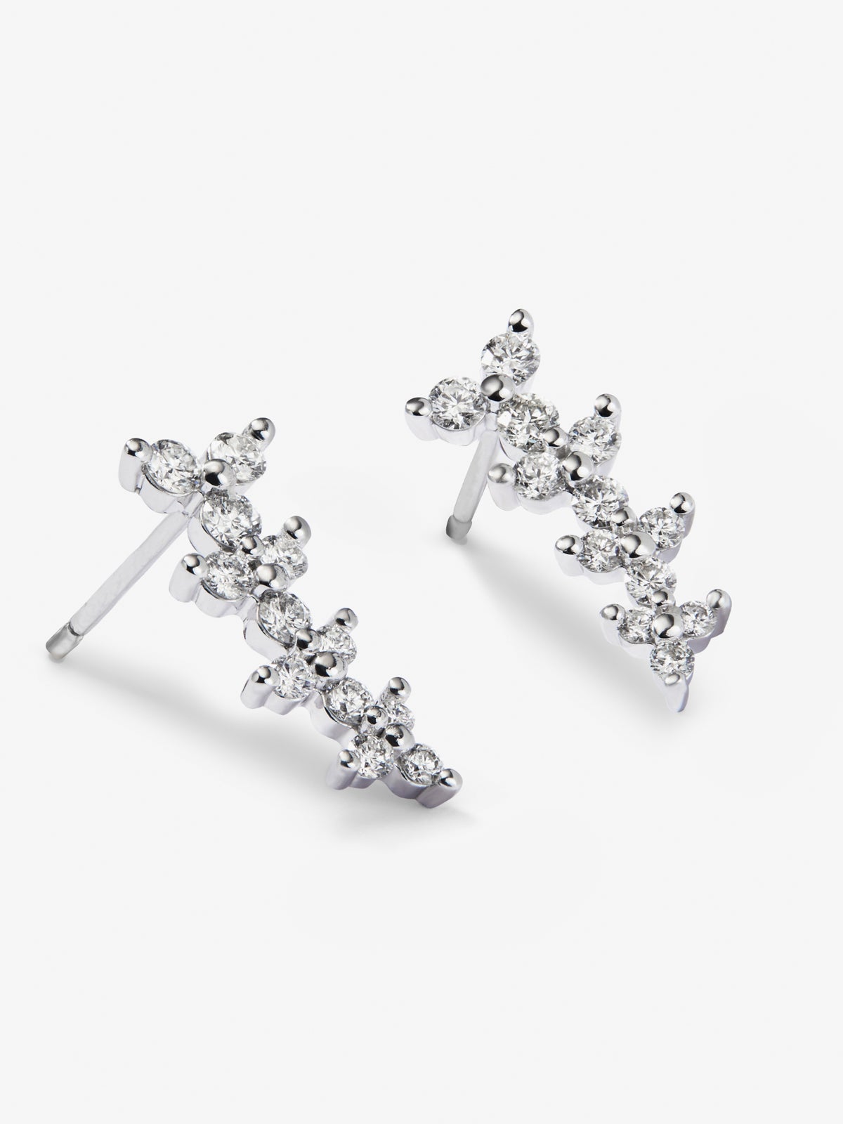 Pendientes trepadores de oro blanco de 18K con diamantes blancos en talla brillante de 0,45 cts