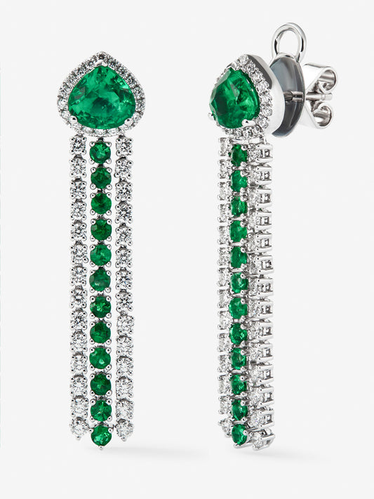 Pendientes de aro de oro blanco de 18K con esmeraldas en talla pera y brillante con un total de 2,44 cts y diamantes en talla brillante con un total de 1,13 cts
