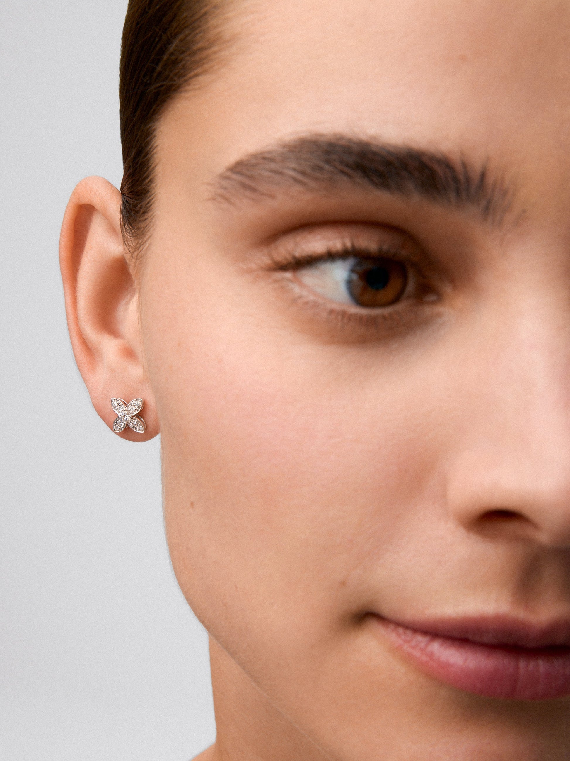 Pendientes de oro blanco de 18K con diamantes blancos en talla brillante de 0,4 cts