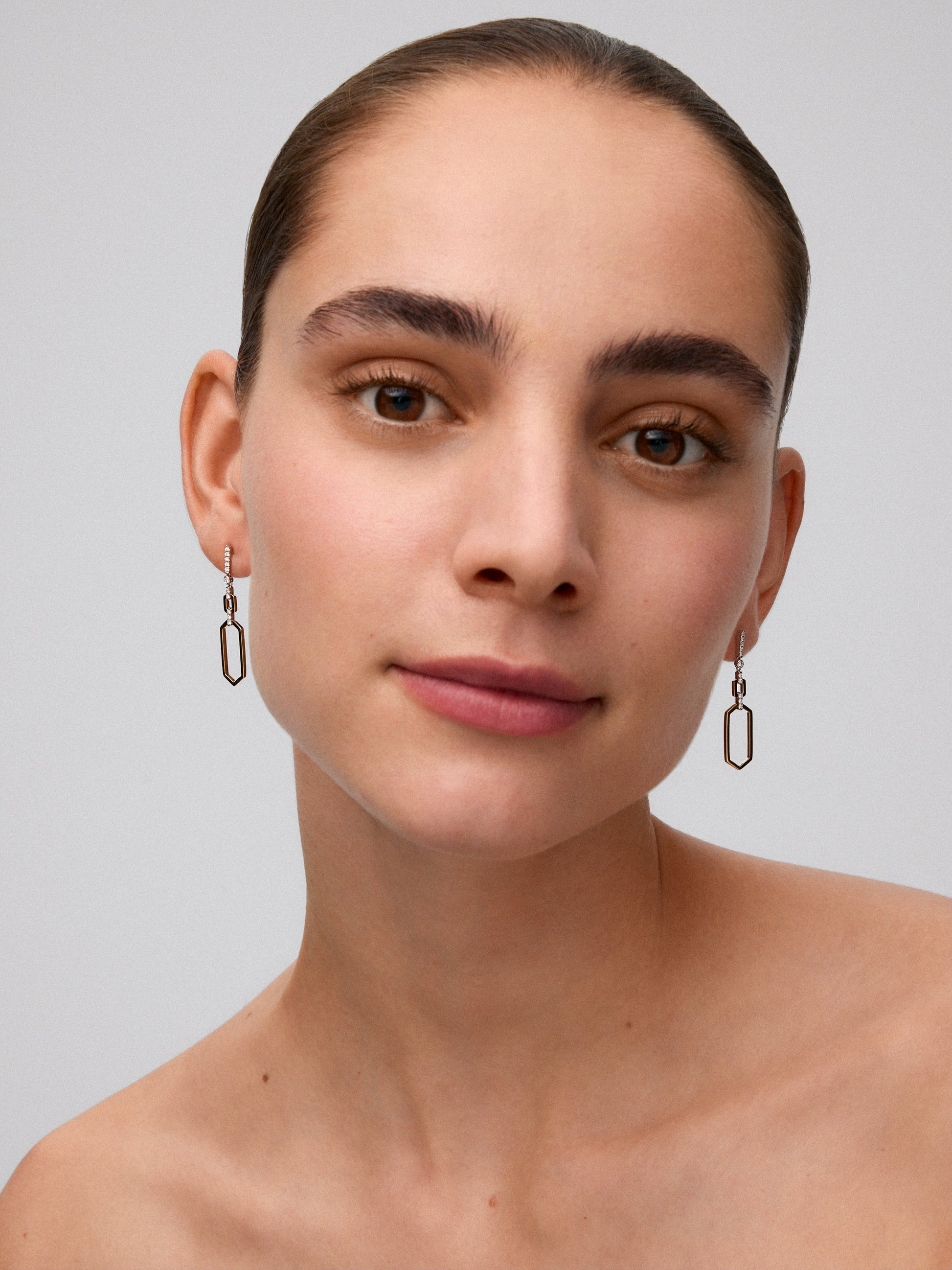 Pendientes de oro blanco y amarillo de 18K con diamantes blancos en talla brillante de 0,2 cts