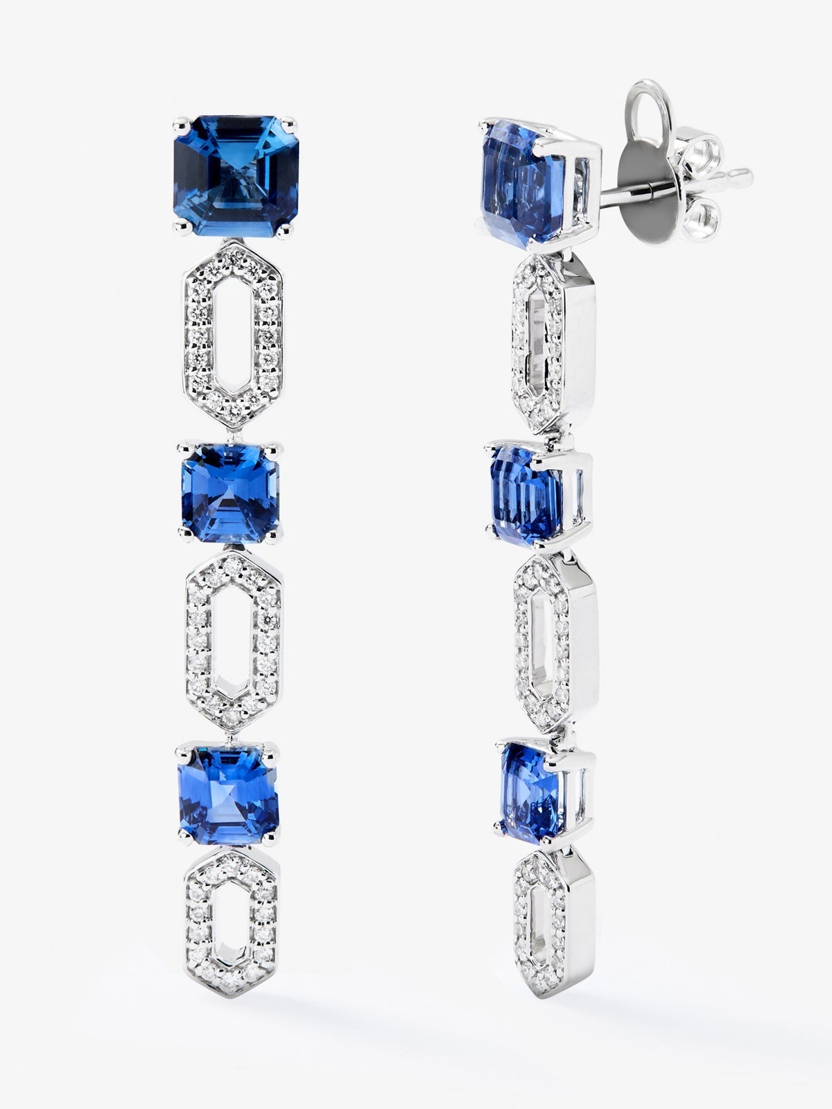 Pendientes de oro blanco de 18K con 6 zafiros azules en talla octogonal con un total de 5,32 cts y 92 diamantes en talla brillante con un total de 0,32 cts